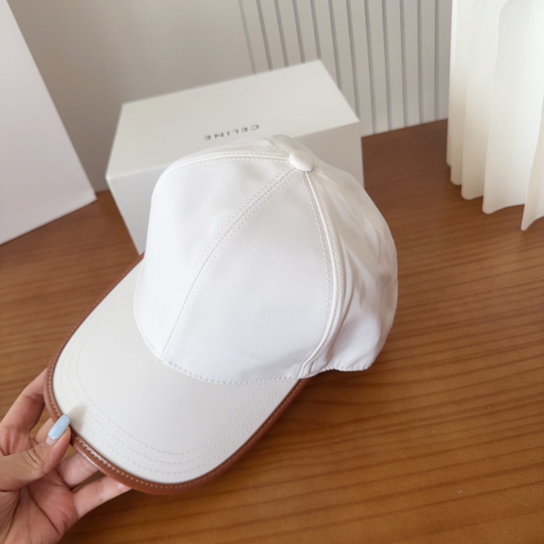 普拉达刺绣字母棒球帽设计感超强，让人耳目一新头型非常好，可以修饰各种头型，实力百搭款