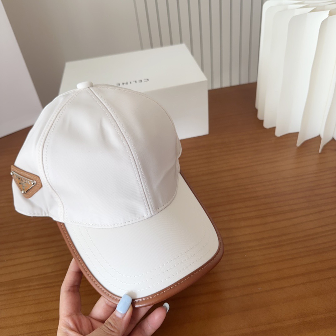普拉达刺绣字母棒球帽设计感超强，让人耳目一新头型非常好，可以修饰各种头型，实力百搭款