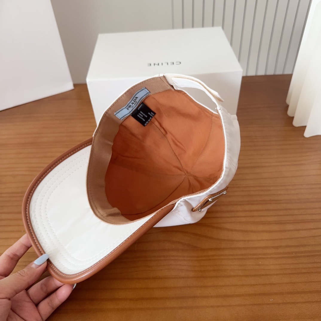 普拉达刺绣字母棒球帽设计感超强，让人耳目一新头型非常好，可以修饰各种头型，实力百搭款