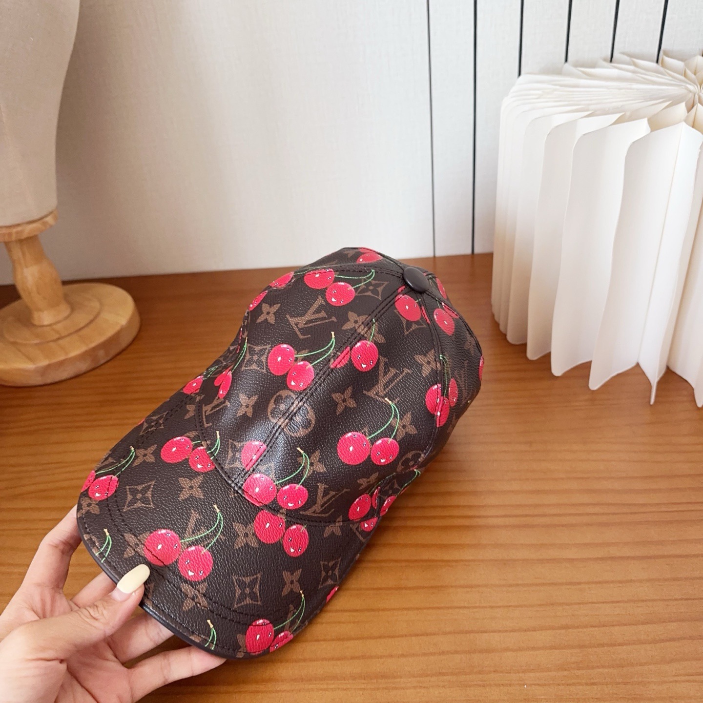 Gucci 官网高版出货，新款棒球帽1:1出版，非常经典的经典，流行的复古美，出门必备，经典永不过时