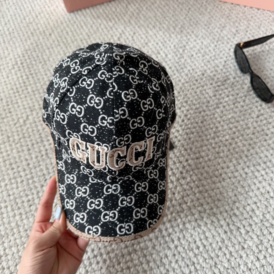 GUCCI古奇棒球帽👒 工艺非常精美 高档大气上档次！低调奢华，方便携带！