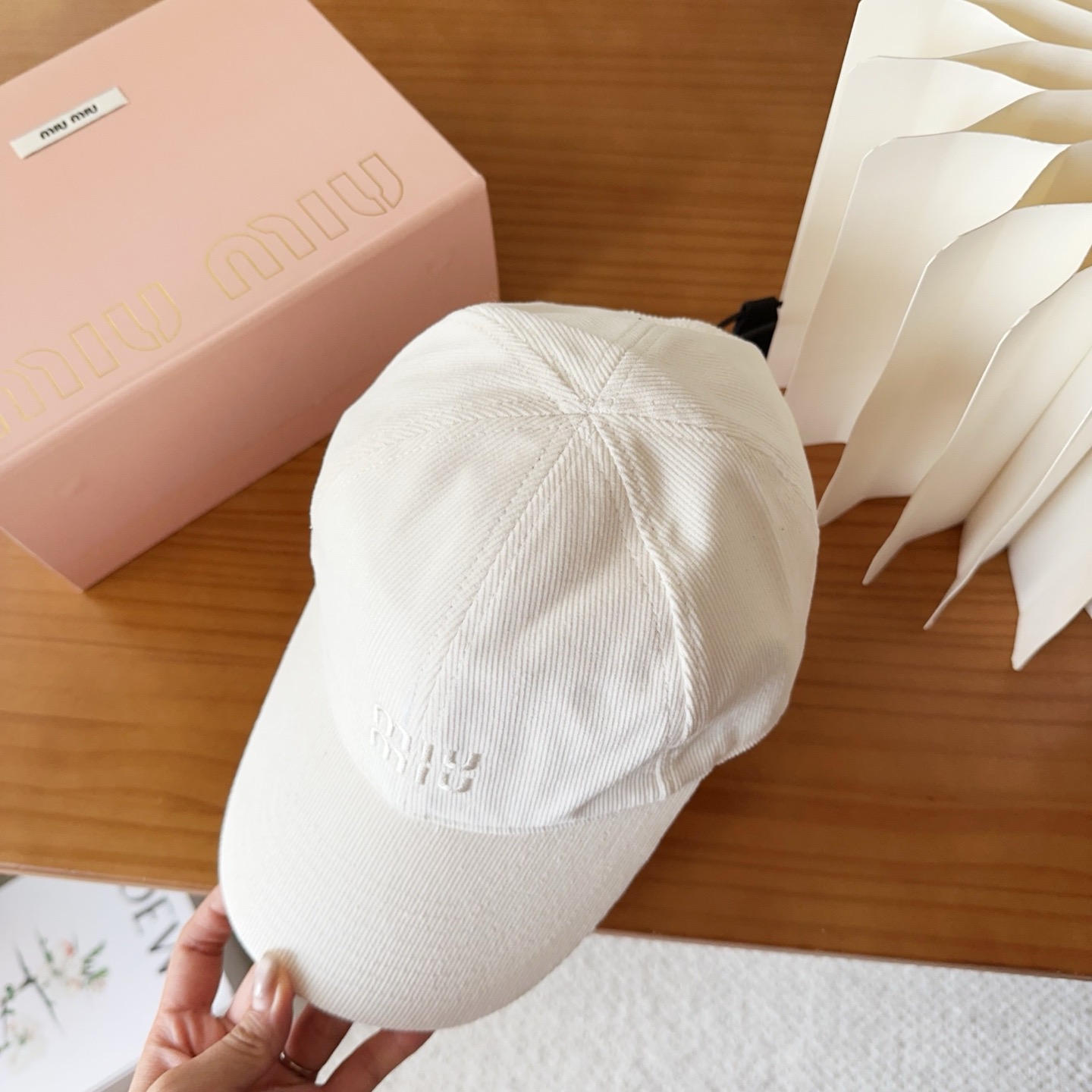 miumiu 缪缪秋冬新品灯芯绒棒球帽 原单正品开模订制，原版做工细致质量超赞！