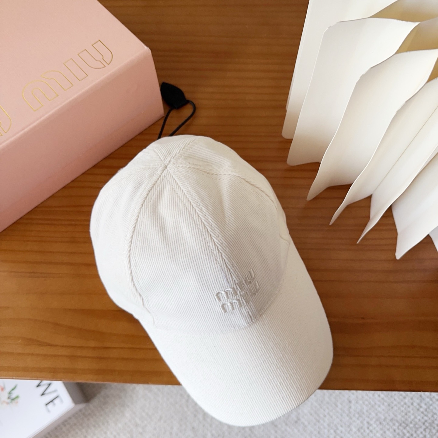 miumiu 缪缪秋冬新品灯芯绒棒球帽 原单正品开模订制，原版做工细致质量超赞！