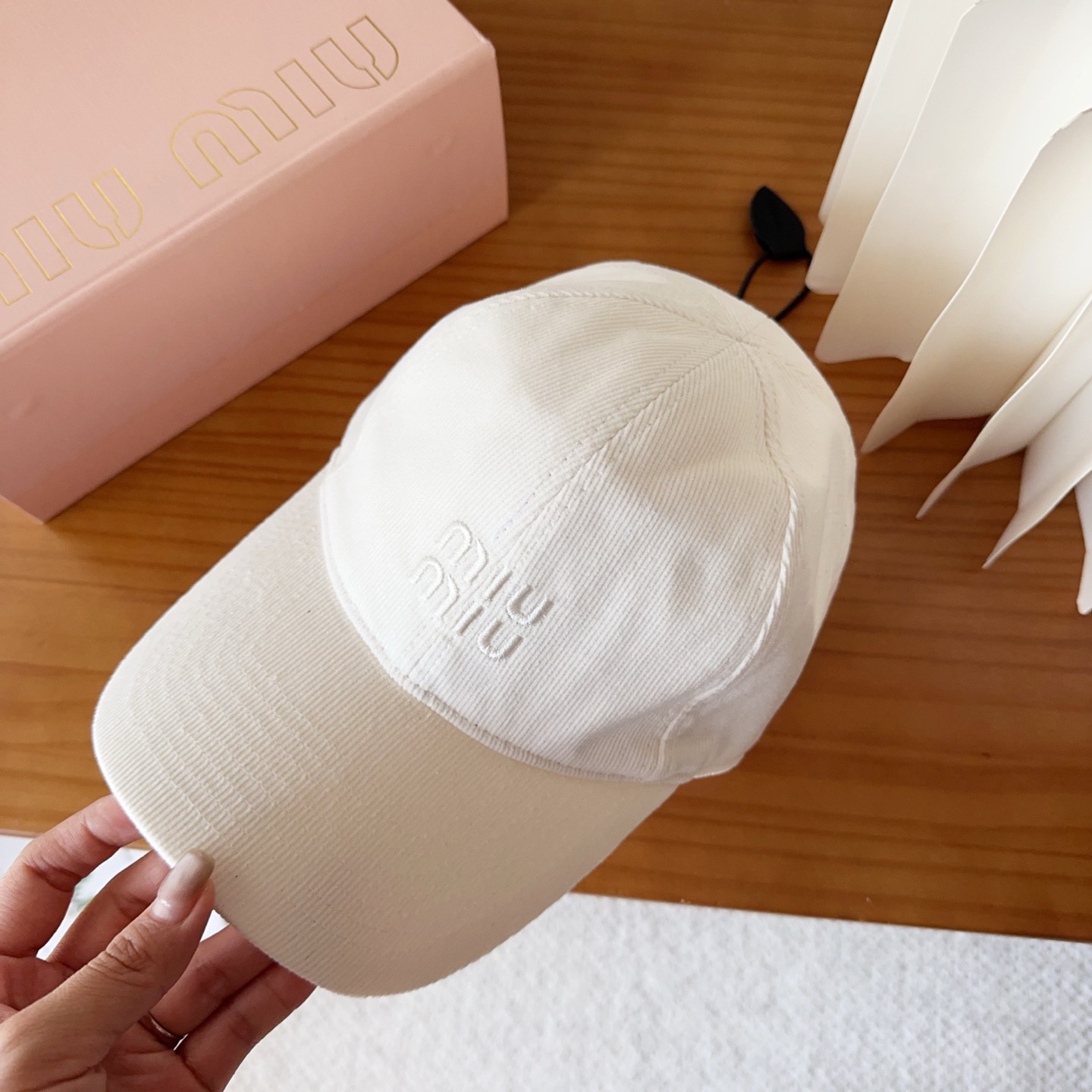 miumiu 缪缪秋冬新品灯芯绒棒球帽 原单正品开模订制，原版做工细致质量超赞！