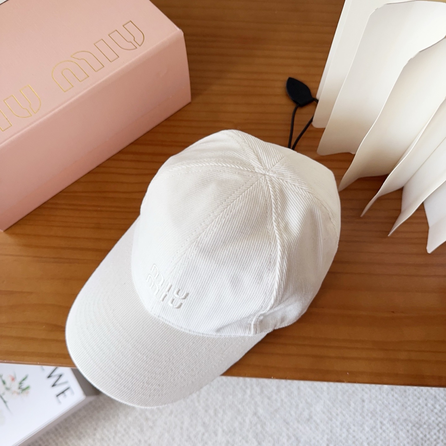 miumiu 缪缪秋冬新品灯芯绒棒球帽 原单正品开模订制，原版做工细致质量超赞！