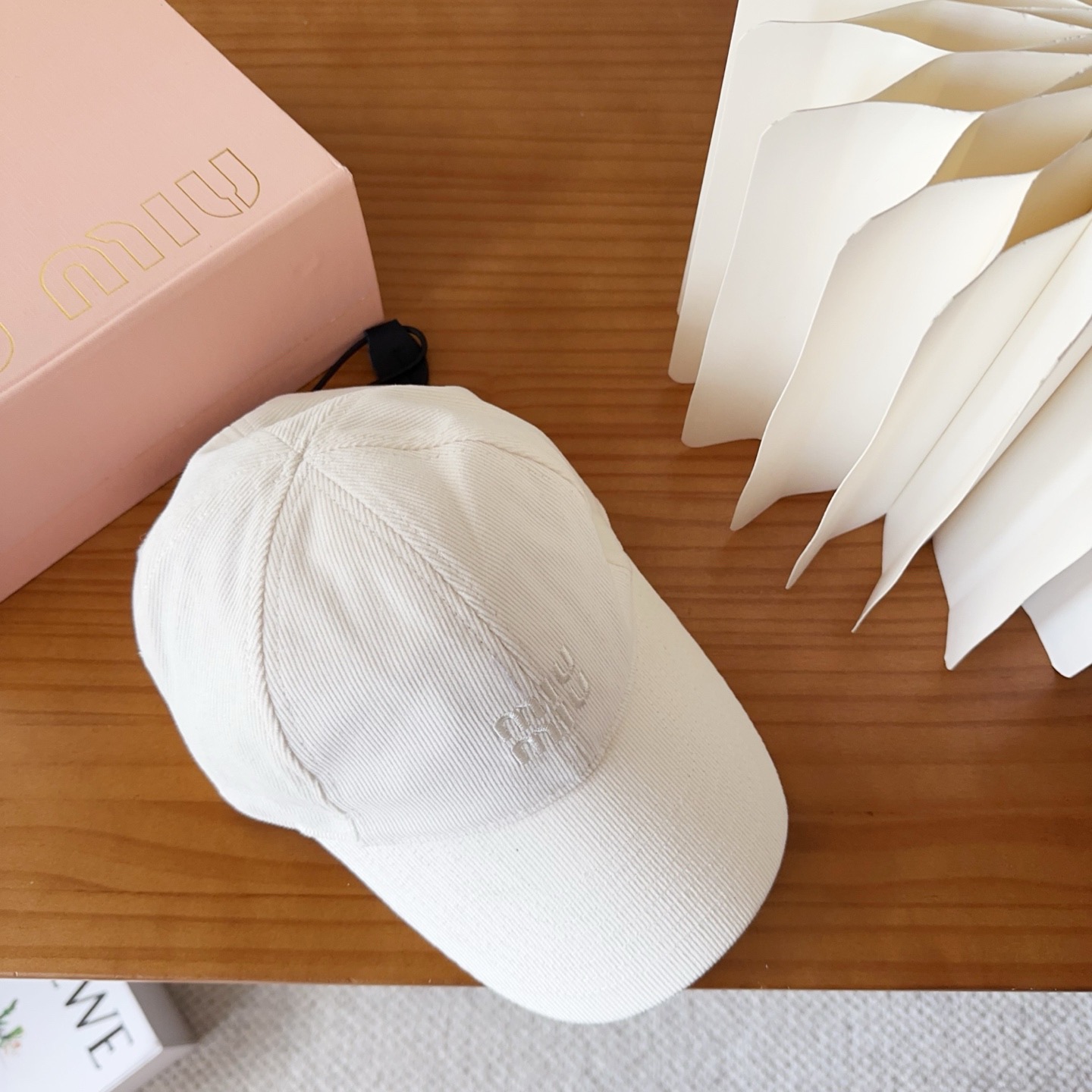 miumiu 缪缪秋冬新品灯芯绒棒球帽 原单正品开模订制，原版做工细致质量超赞！