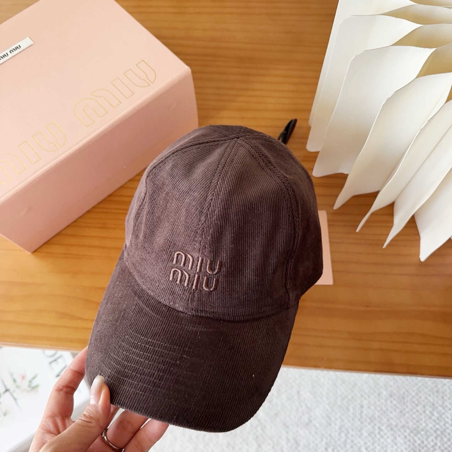 miumiu 缪缪秋冬新品灯芯绒棒球帽 原单正品开模订制，原版做工细致质量超赞！