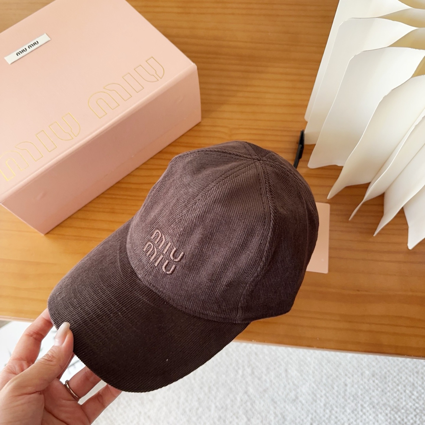 miumiu 缪缪秋冬新品灯芯绒棒球帽 原单正品开模订制，原版做工细致质量超赞！
