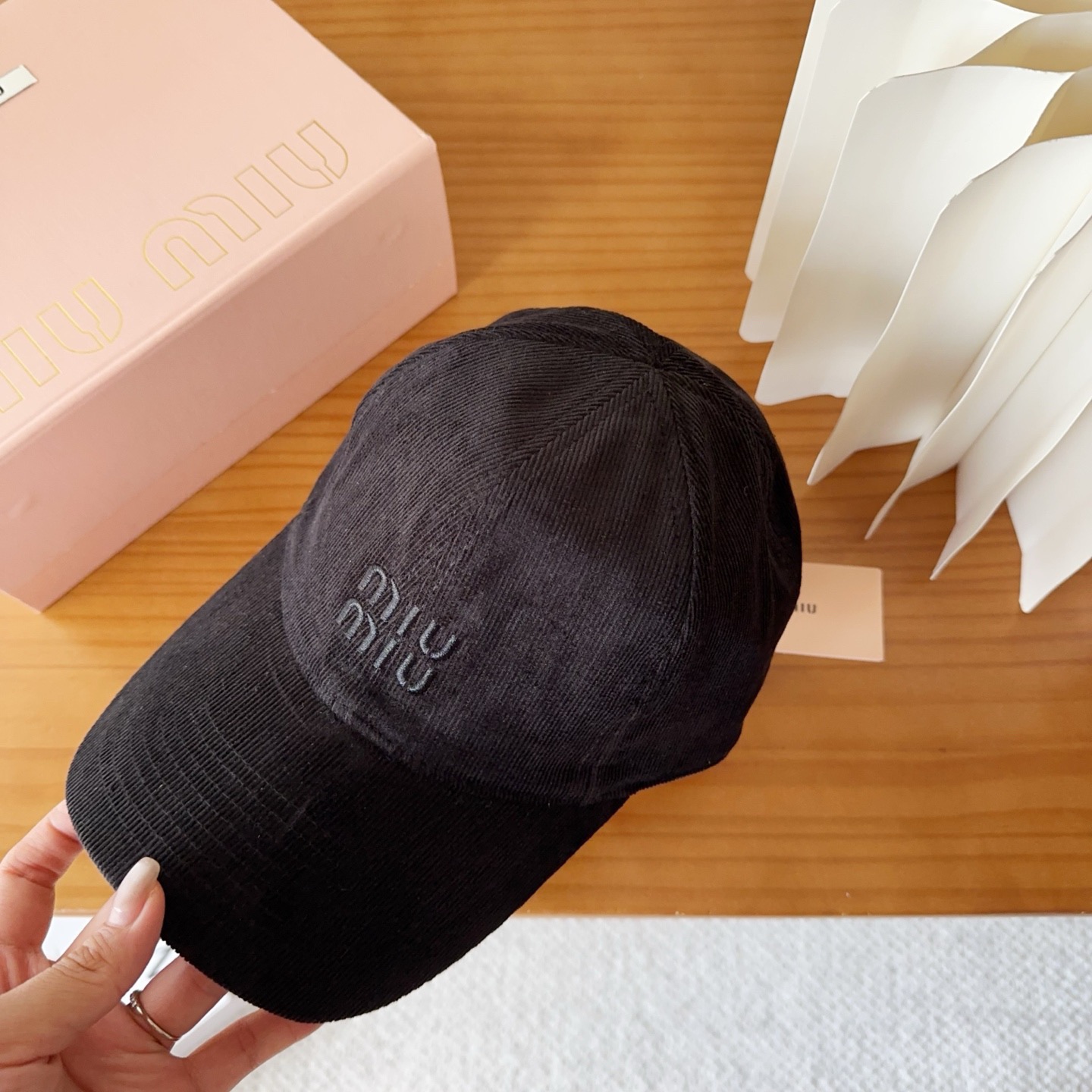 miumiu 缪缪秋冬新品灯芯绒棒球帽 原单正品开模订制，原版做工细致质量超赞！