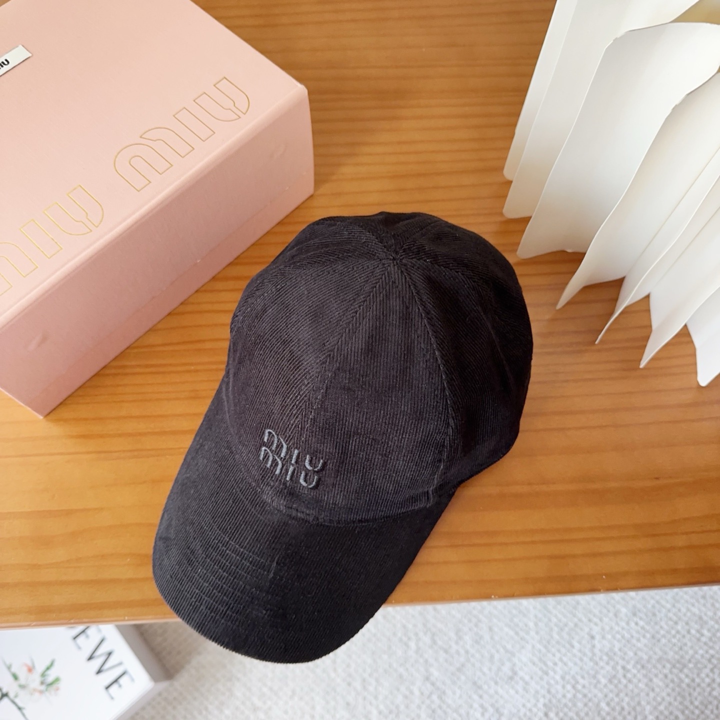 miumiu 缪缪秋冬新品灯芯绒棒球帽 原单正品开模订制，原版做工细致质量超赞！