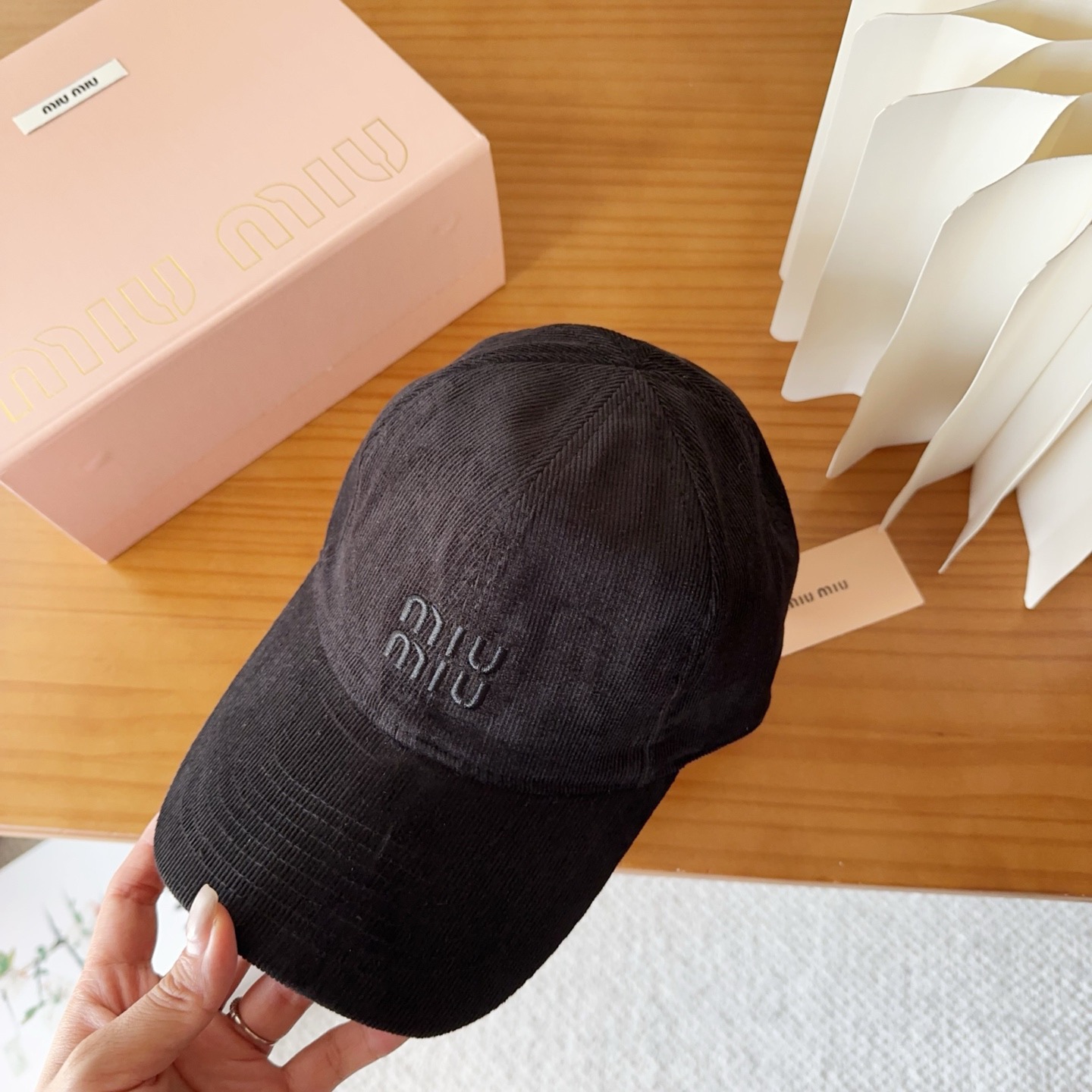 miumiu 缪缪秋冬新品灯芯绒棒球帽 原单正品开模订制，原版做工细致质量超赞！