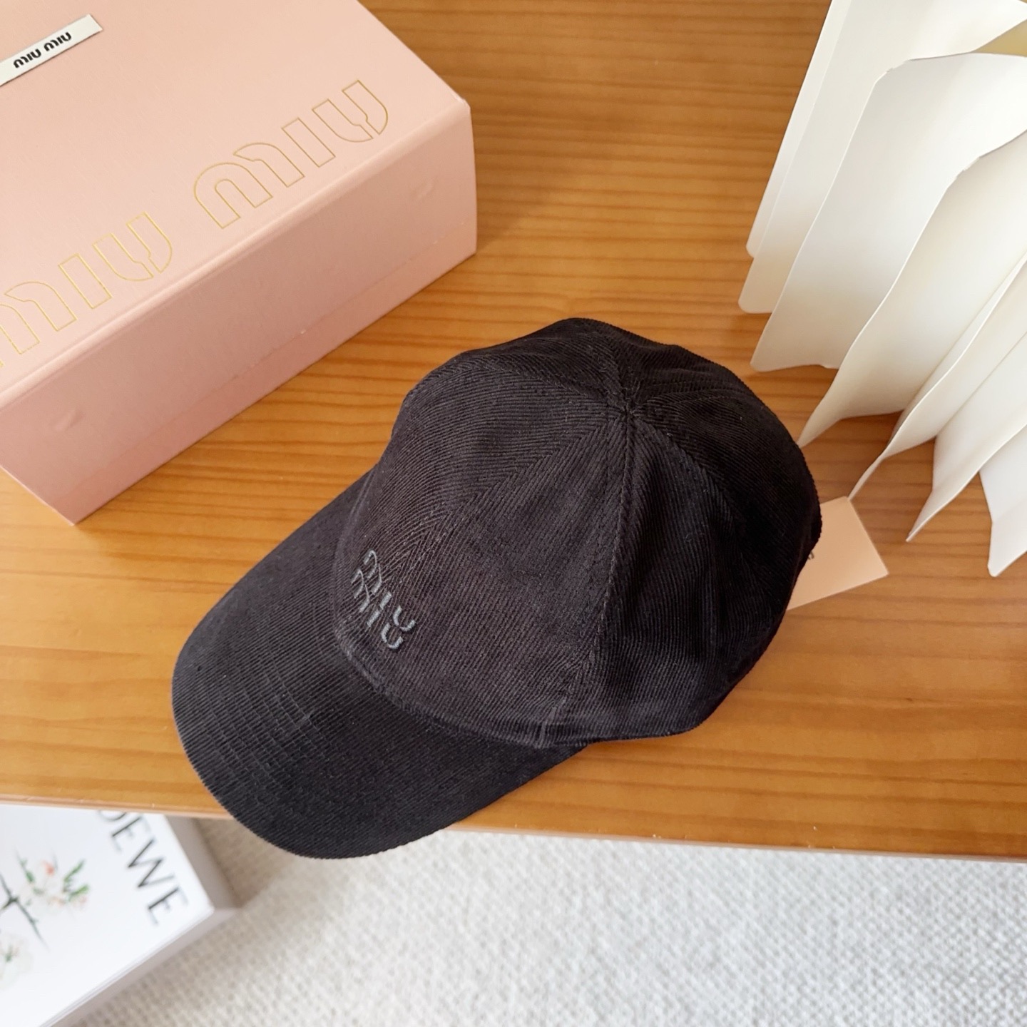 miumiu 缪缪秋冬新品灯芯绒棒球帽 原单正品开模订制，原版做工细致质量超赞！