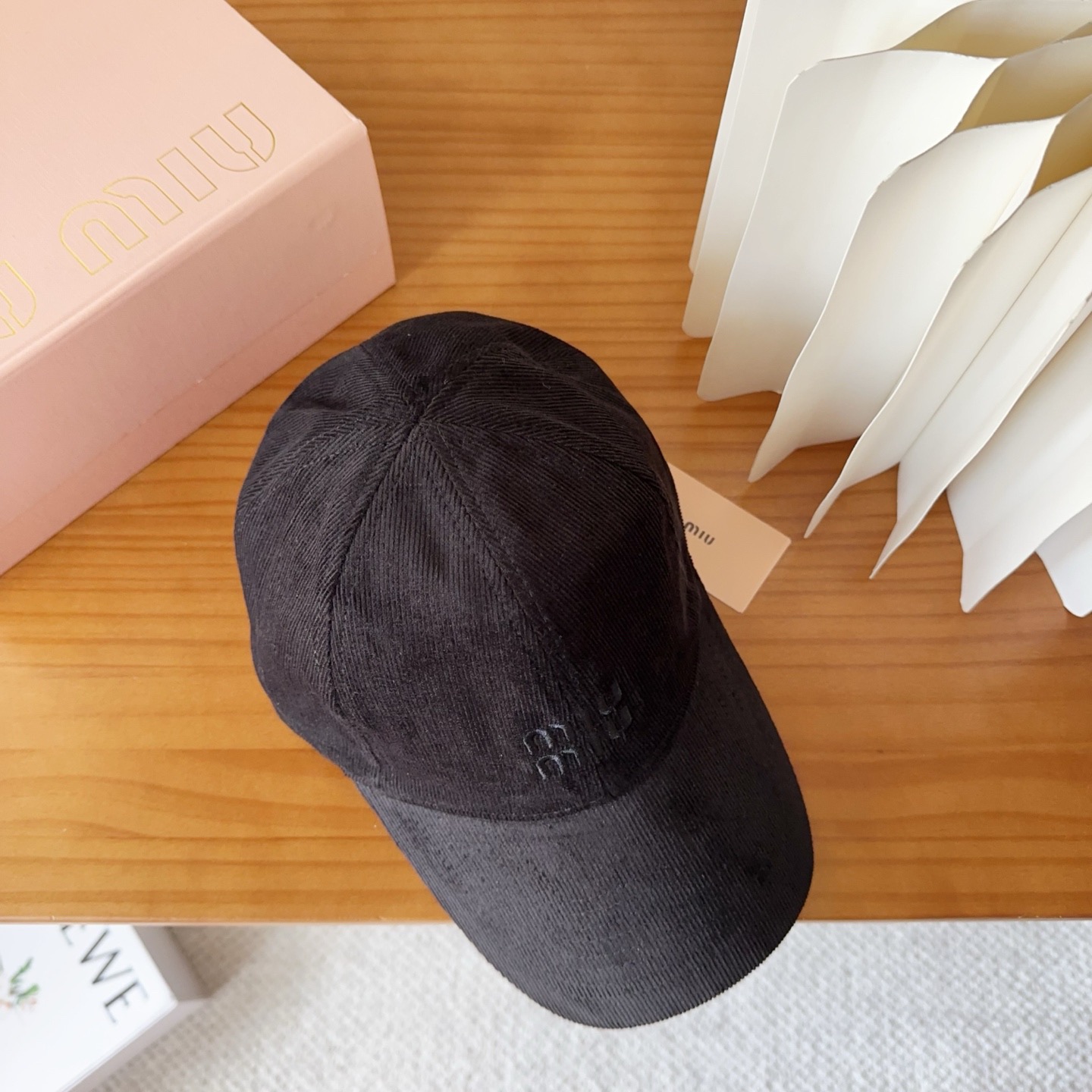 miumiu 缪缪秋冬新品灯芯绒棒球帽 原单正品开模订制，原版做工细致质量超赞！