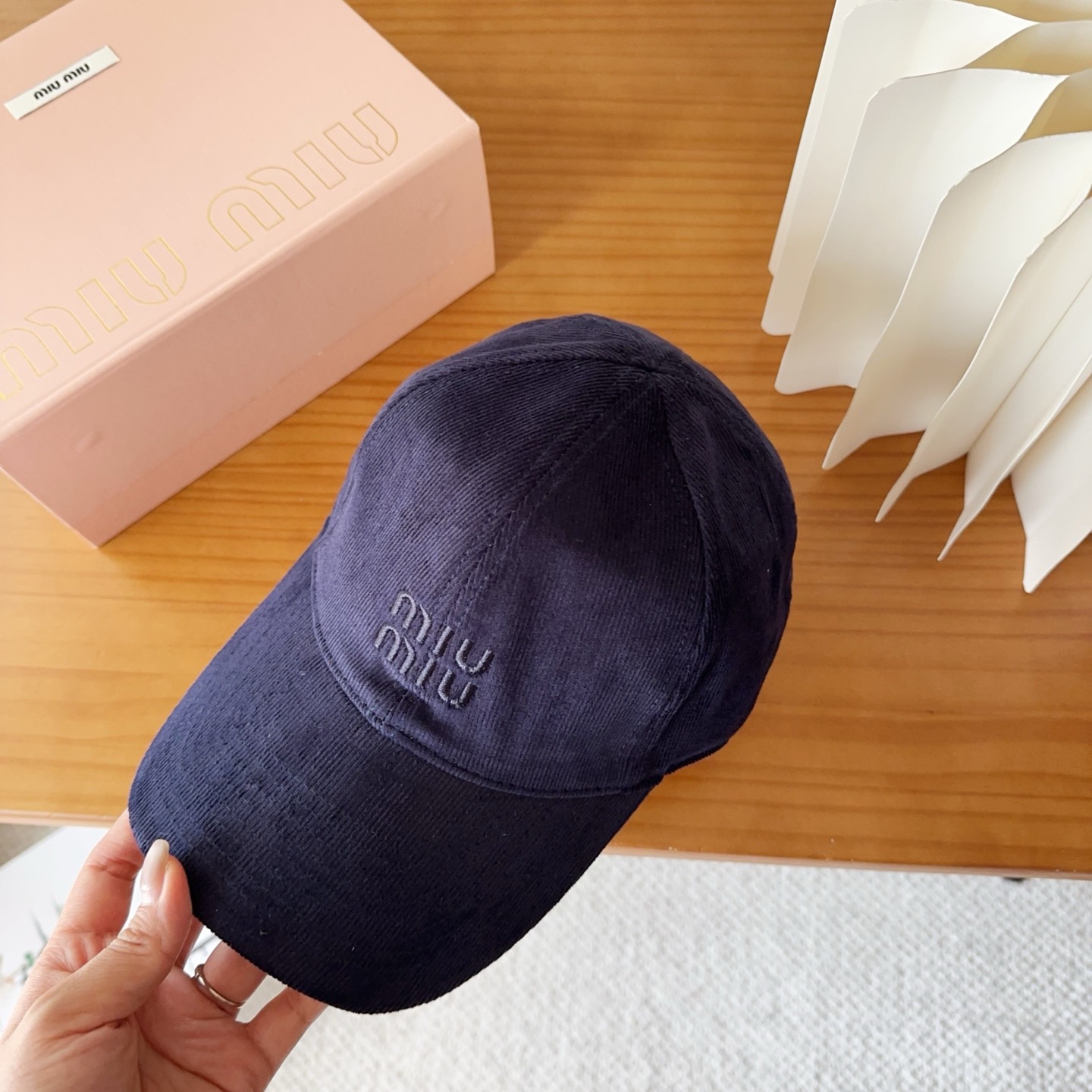 miumiu 缪缪秋冬新品灯芯绒棒球帽 原单正品开模订制，原版做工细致质量超赞！