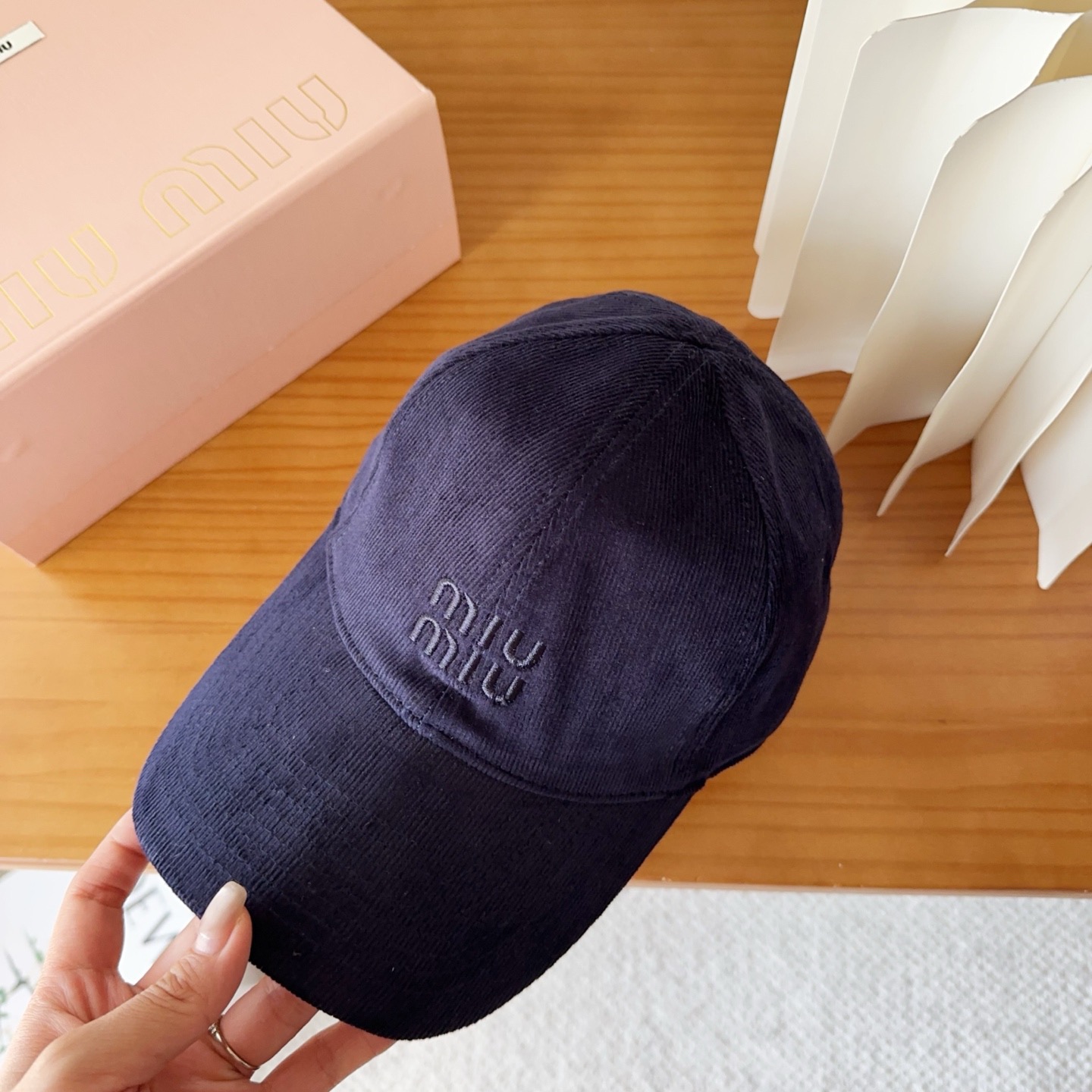 miumiu 缪缪秋冬新品灯芯绒棒球帽 原单正品开模订制，原版做工细致质量超赞！