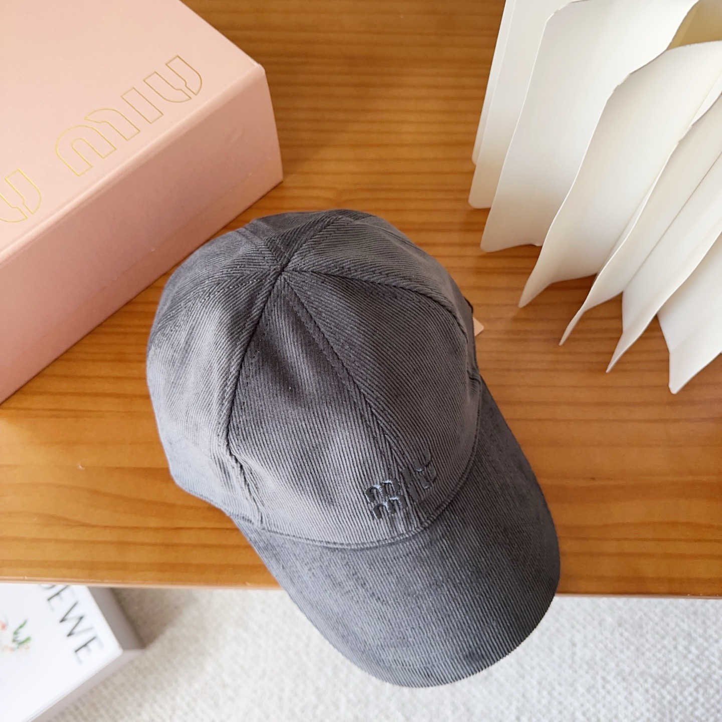 miumiu 缪缪秋冬新品灯芯绒棒球帽 原单正品开模订制，原版做工细致质量超赞！