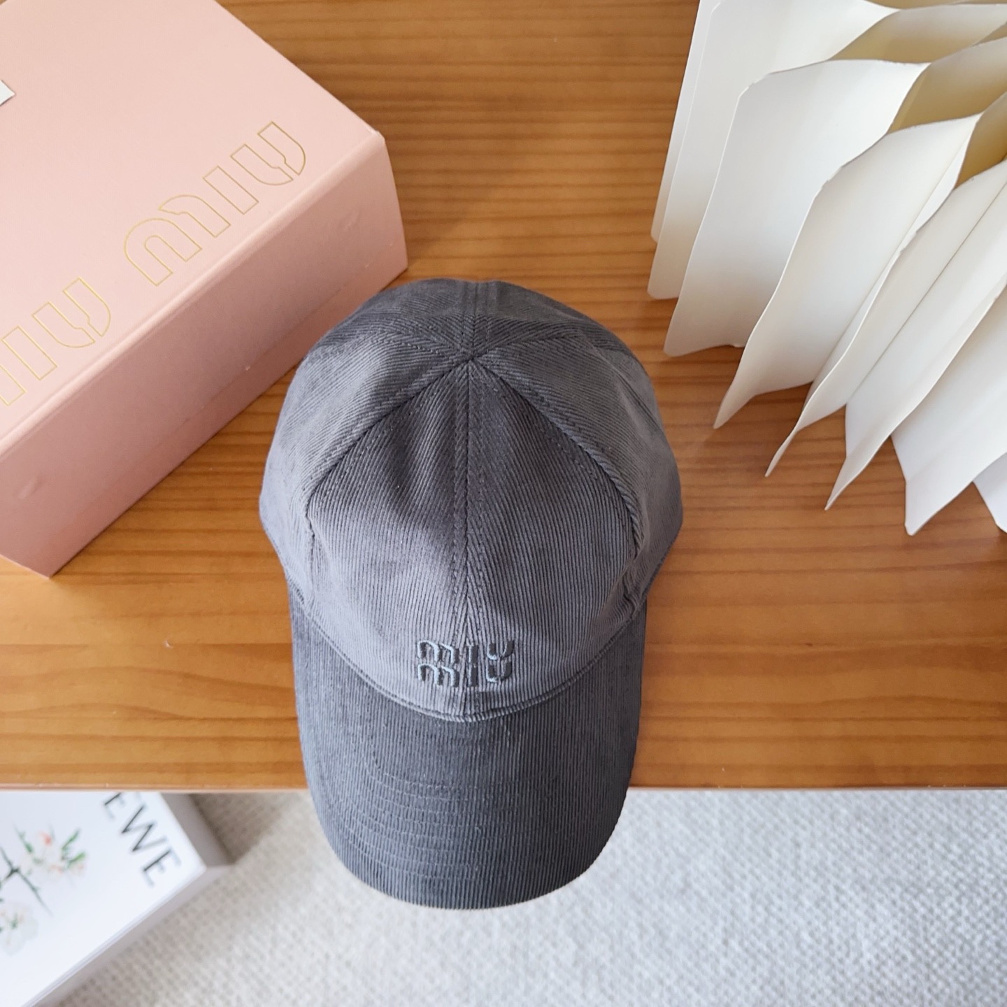 miumiu 缪缪秋冬新品灯芯绒棒球帽 原单正品开模订制，原版做工细致质量超赞！