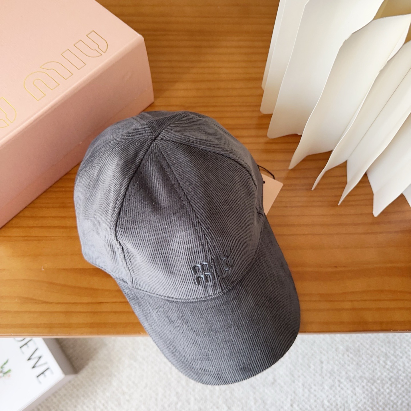 miumiu 缪缪秋冬新品灯芯绒棒球帽 原单正品开模订制，原版做工细致质量超赞！