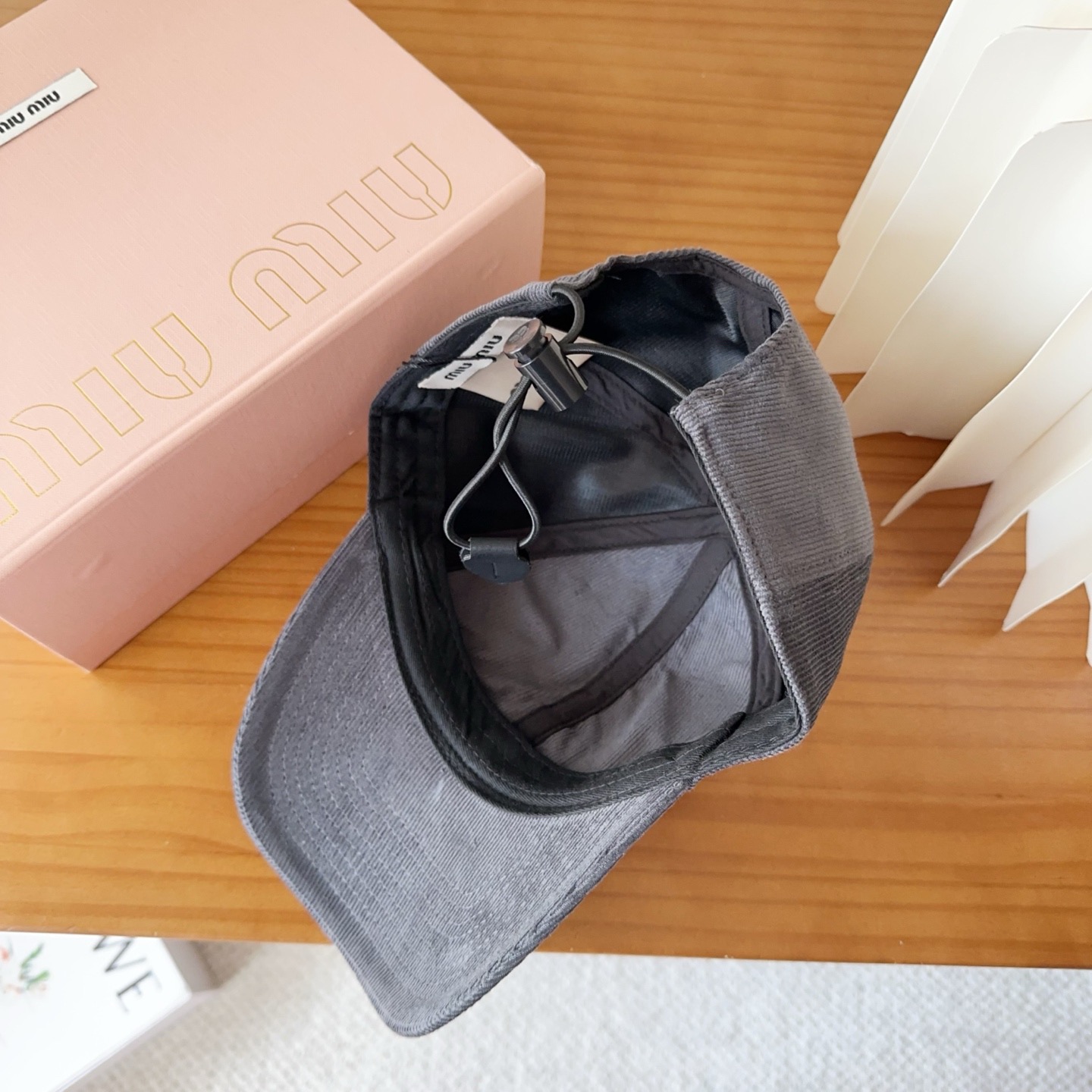 miumiu 缪缪秋冬新品灯芯绒棒球帽 原单正品开模订制，原版做工细致质量超赞！