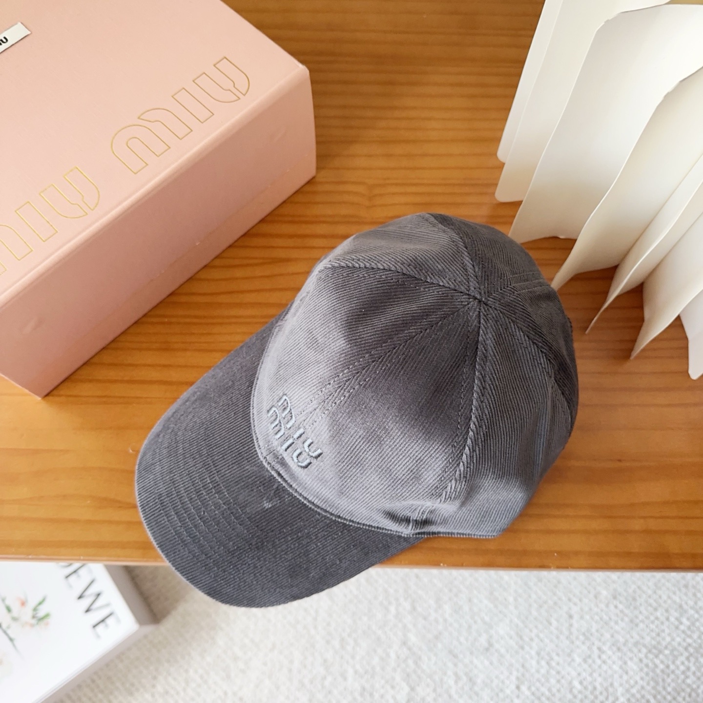 miumiu 缪缪秋冬新品灯芯绒棒球帽 原单正品开模订制，原版做工细致质量超赞！