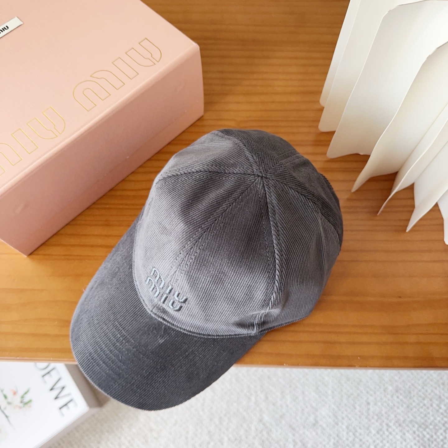 miumiu 缪缪秋冬新品灯芯绒棒球帽 原单正品开模订制，原版做工细致质量超赞！