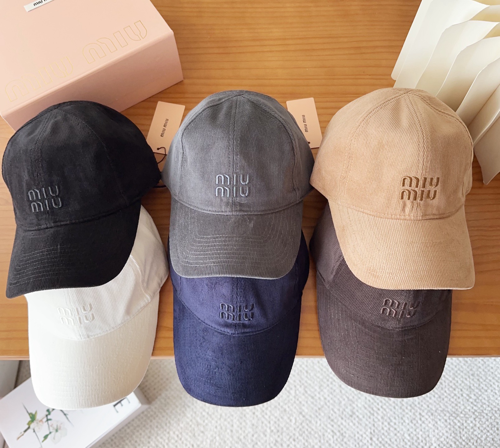 miumiu 缪缪秋冬新品灯芯绒棒球帽 原单正品开模订制，原版做工细致质量超赞！