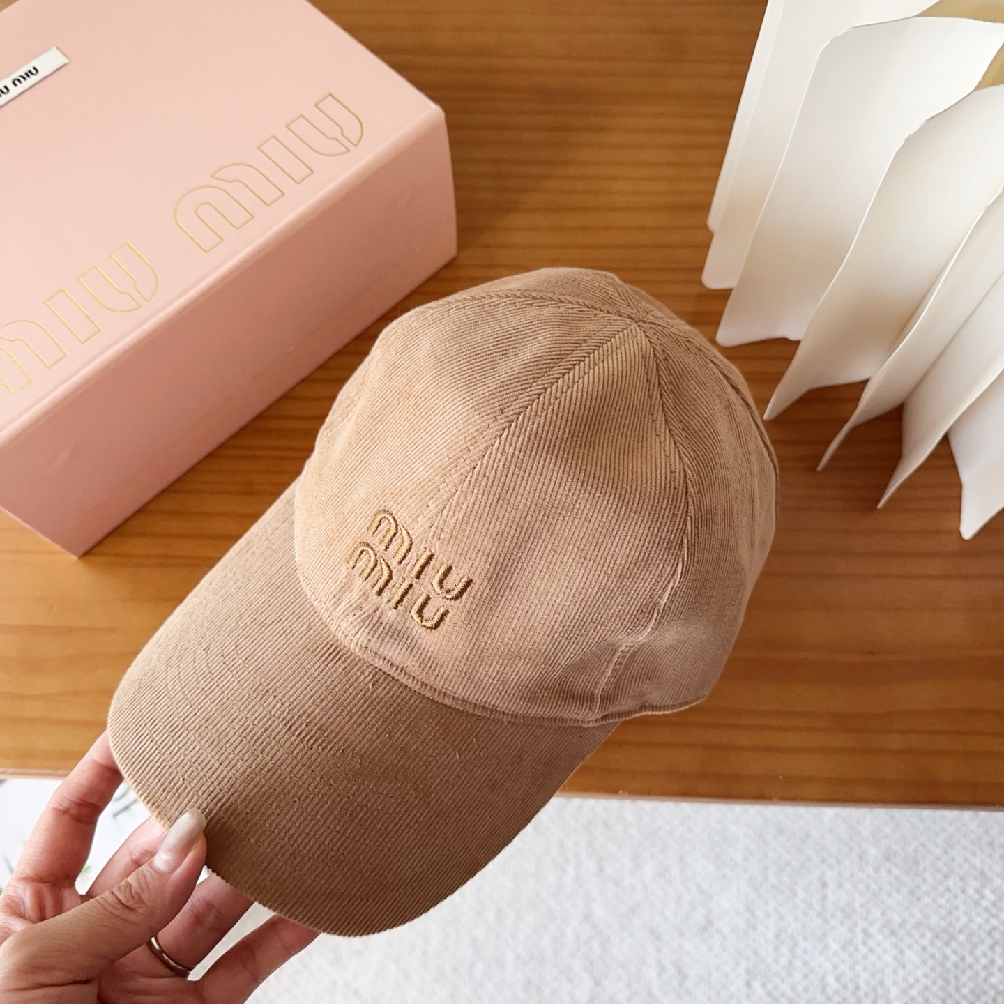 miumiu 缪缪秋冬新品灯芯绒棒球帽 原单正品开模订制，原版做工细致质量超赞！