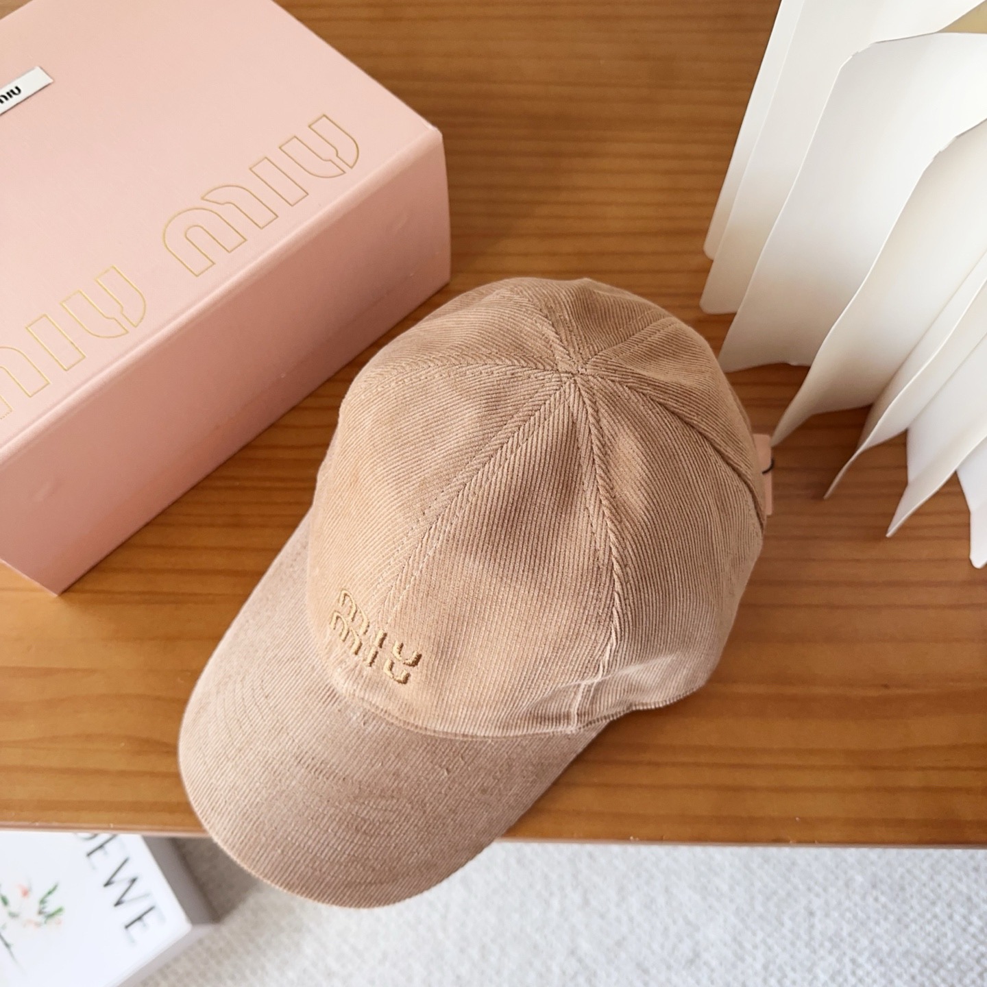 miumiu 缪缪秋冬新品灯芯绒棒球帽 原单正品开模订制，原版做工细致质量超赞！