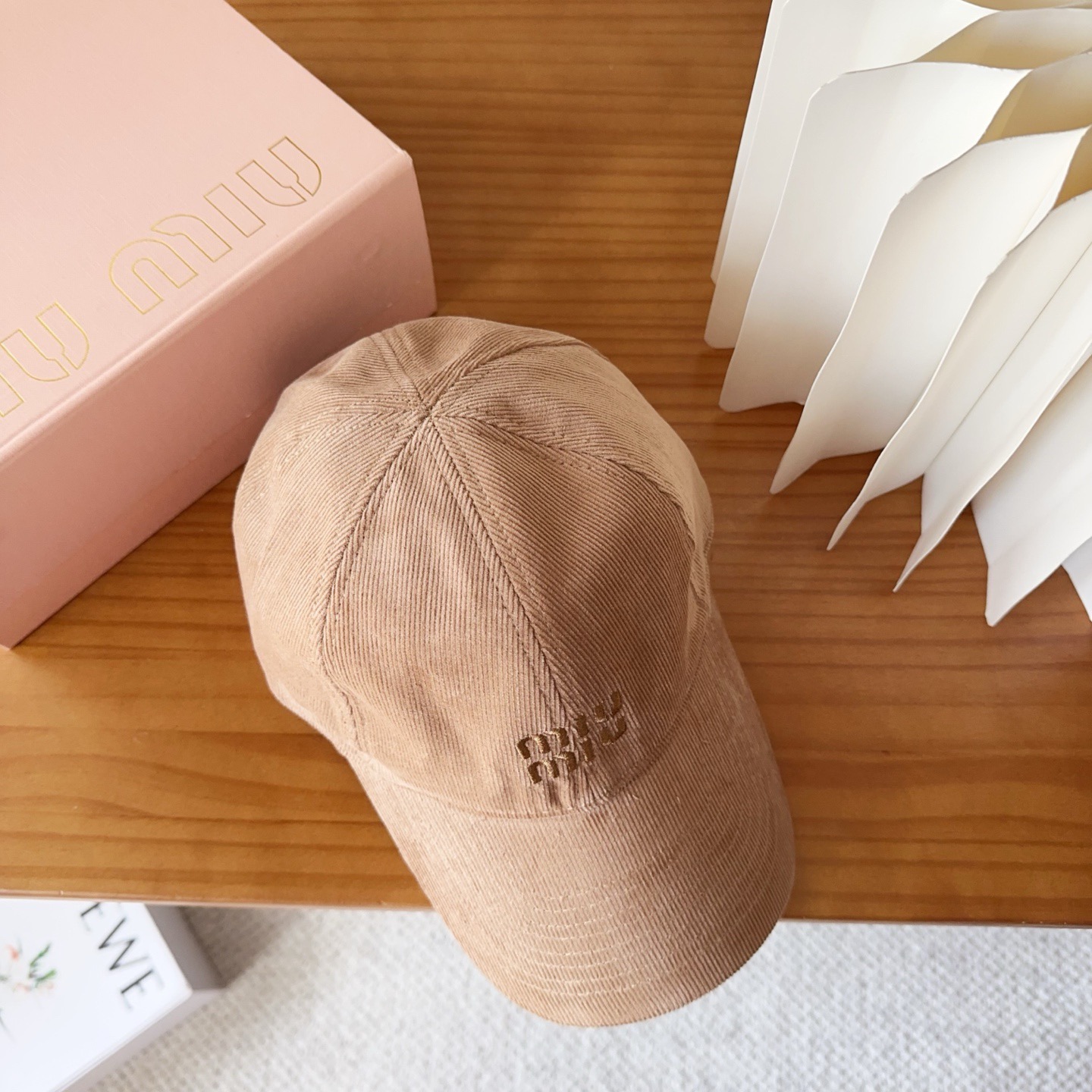 miumiu 缪缪秋冬新品灯芯绒棒球帽 原单正品开模订制，原版做工细致质量超赞！