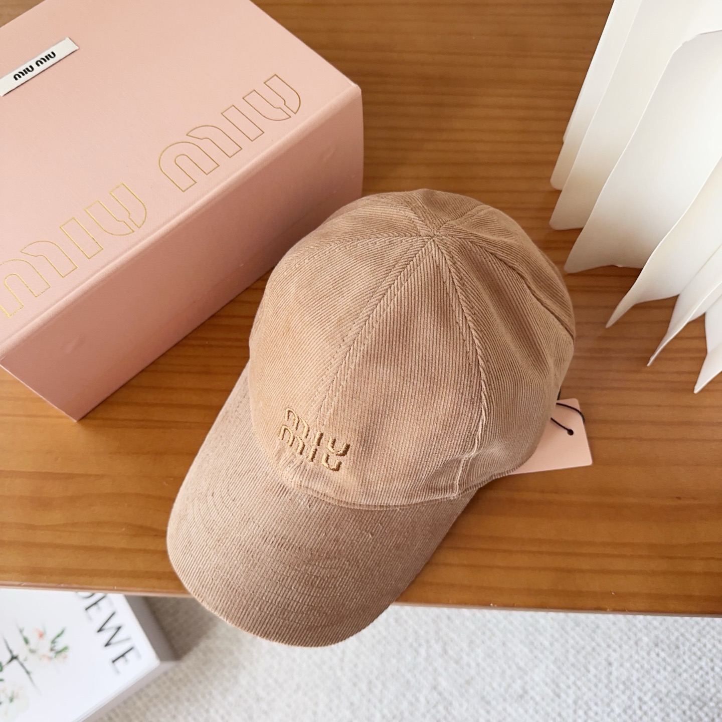 miumiu 缪缪秋冬新品灯芯绒棒球帽 原单正品开模订制，原版做工细致质量超赞！