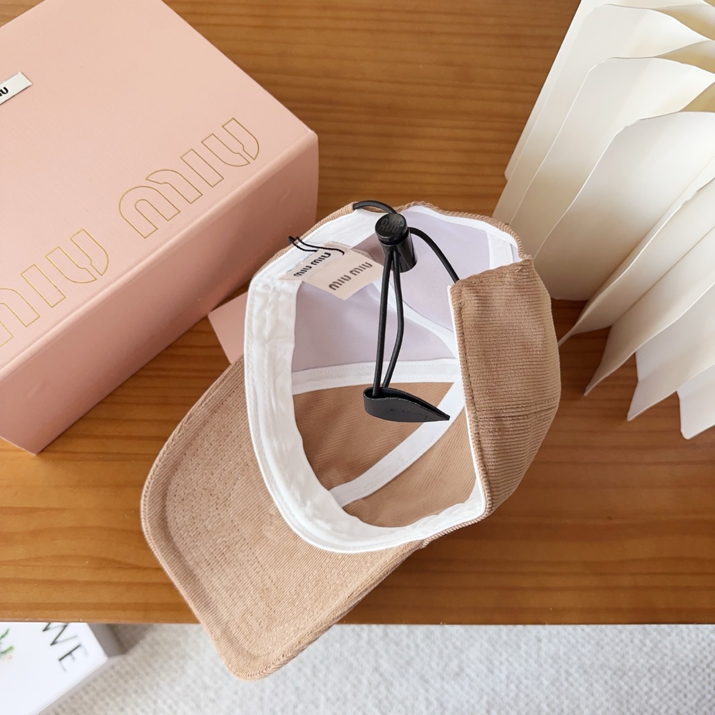 miumiu 缪缪秋冬新品灯芯绒棒球帽 原单正品开模订制，原版做工细致质量超赞！