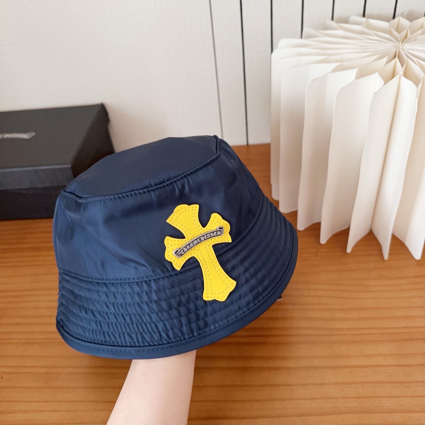 克罗心 新款渔夫帽～简约太好看啦！春夏氛围感满满！上身是美式甜酷风和帅气工装风碰到！简直高级到心坎上了💕