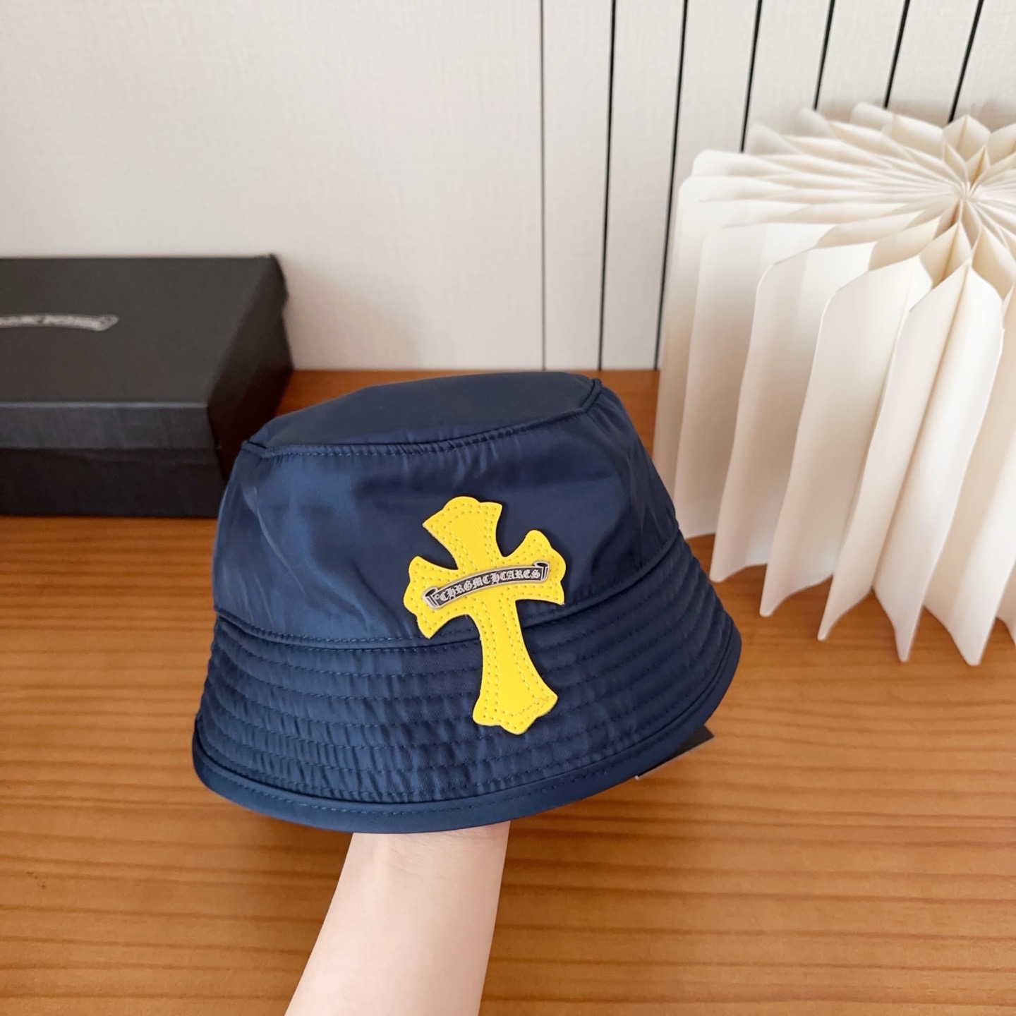 克罗心 新款渔夫帽～简约太好看啦！春夏氛围感满满！上身是美式甜酷风和帅气工装风碰到！简直高级到心坎上了💕