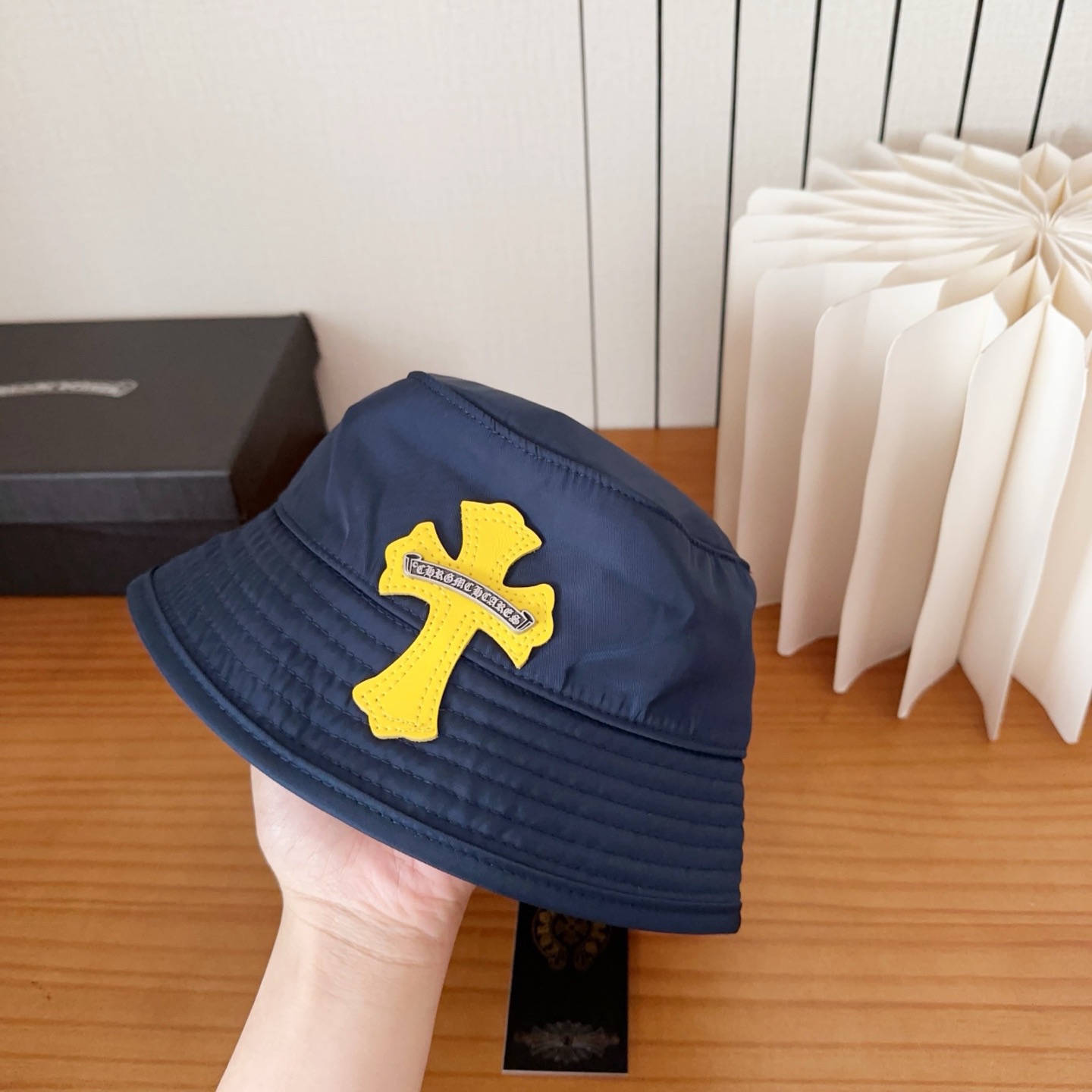 克罗心 新款渔夫帽～简约太好看啦！春夏氛围感满满！上身是美式甜酷风和帅气工装风碰到！简直高级到心坎上了💕