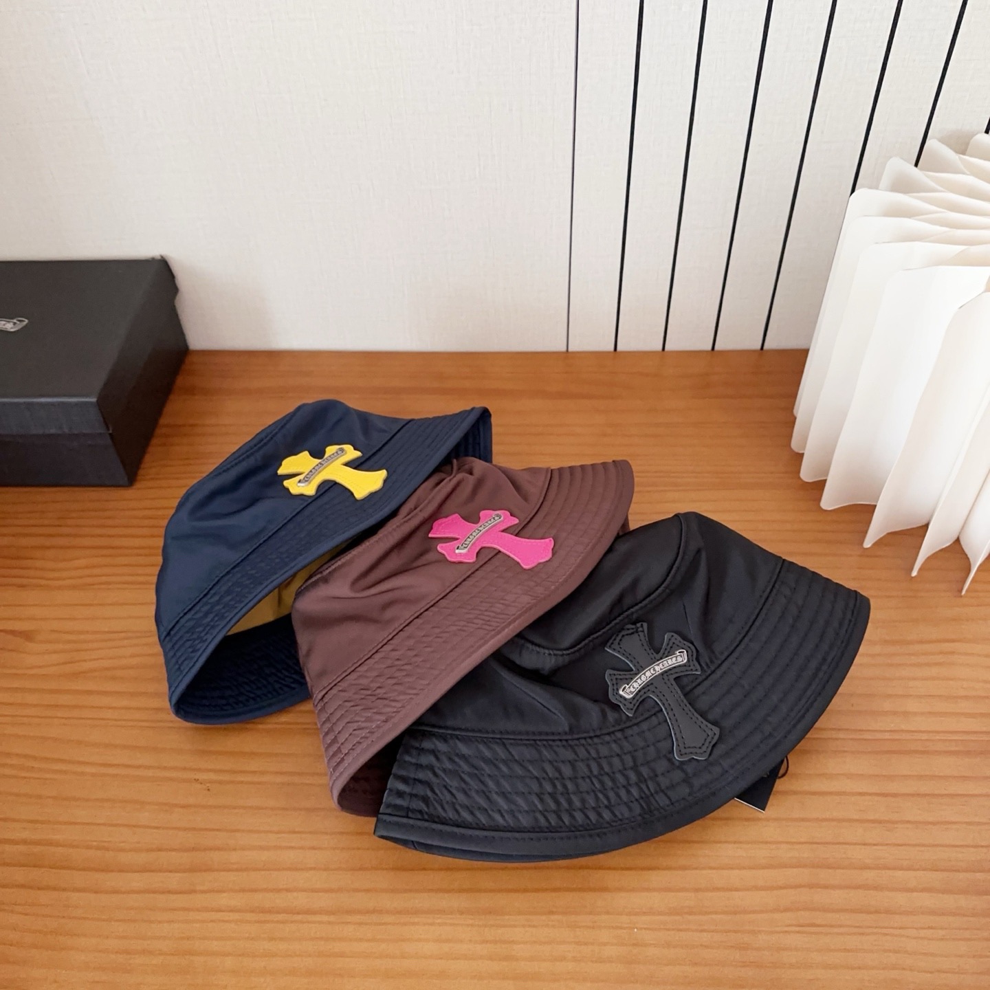 克罗心 新款渔夫帽～简约太好看啦！春夏氛围感满满！上身是美式甜酷风和帅气工装风碰到！简直高级到心坎上了💕