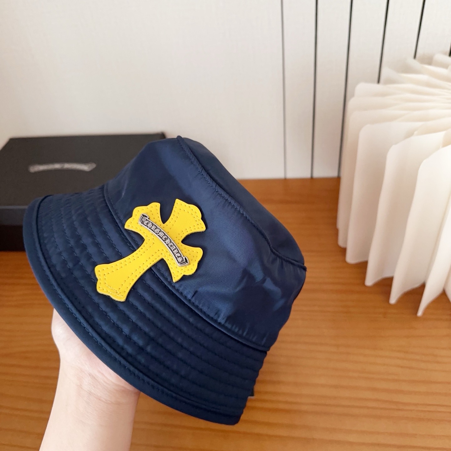 克罗心 新款渔夫帽～简约太好看啦！春夏氛围感满满！上身是美式甜酷风和帅气工装风碰到！简直高级到心坎上了💕