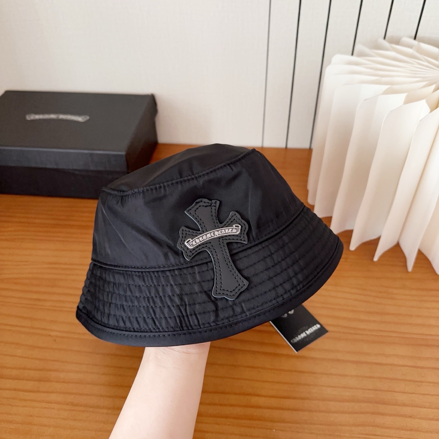 克罗心 新款渔夫帽～简约太好看啦！春夏氛围感满满！上身是美式甜酷风和帅气工装风碰到！简直高级到心坎上了💕