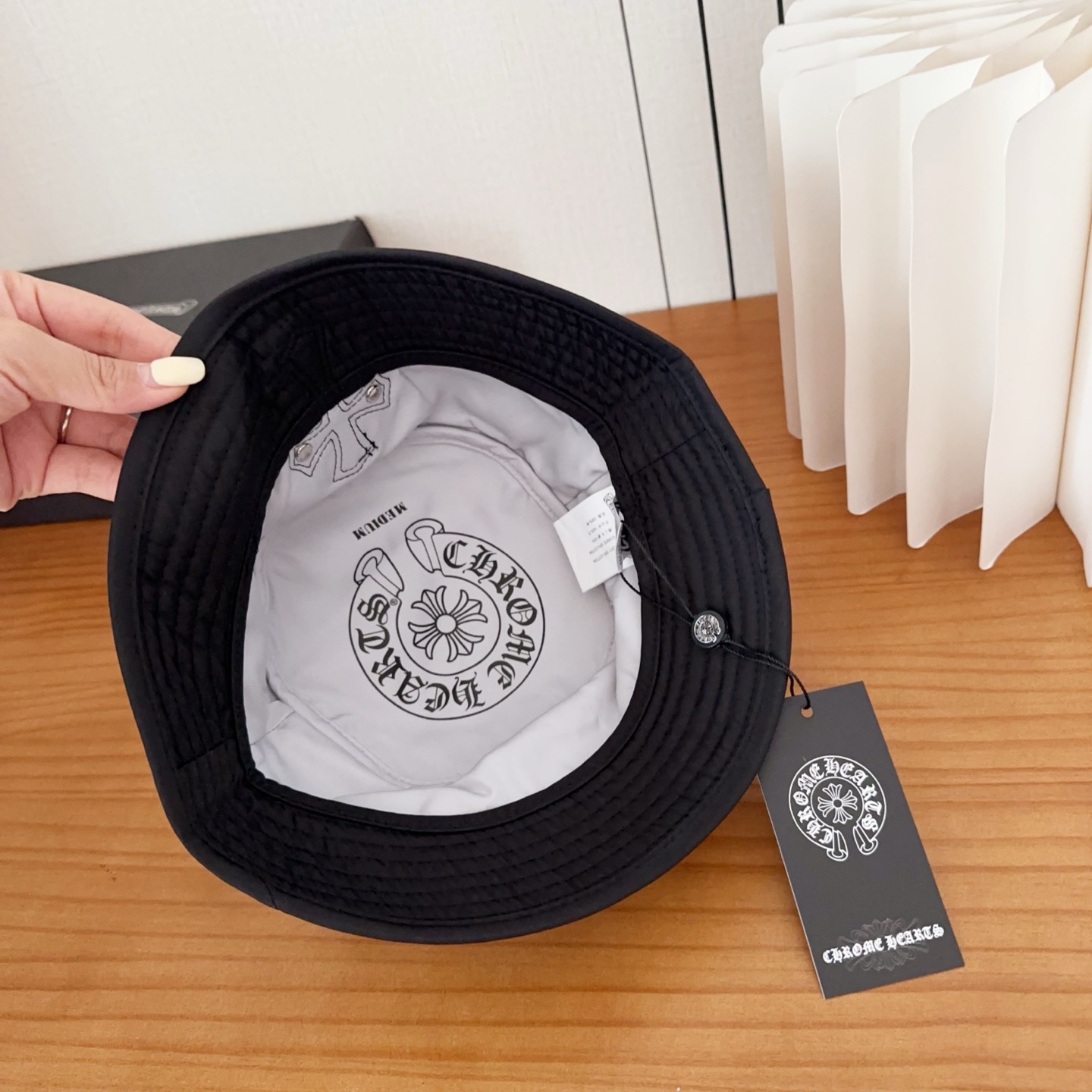 克罗心 新款渔夫帽～简约太好看啦！春夏氛围感满满！上身是美式甜酷风和帅气工装风碰到！简直高级到心坎上了💕