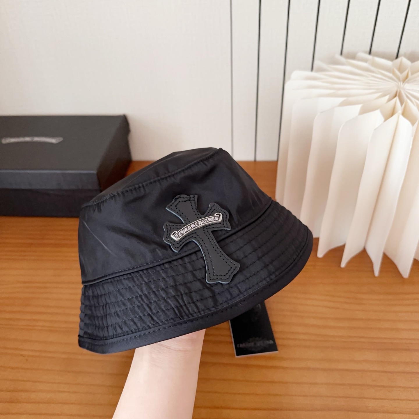 克罗心 新款渔夫帽～简约太好看啦！春夏氛围感满满！上身是美式甜酷风和帅气工装风碰到！简直高级到心坎上了💕