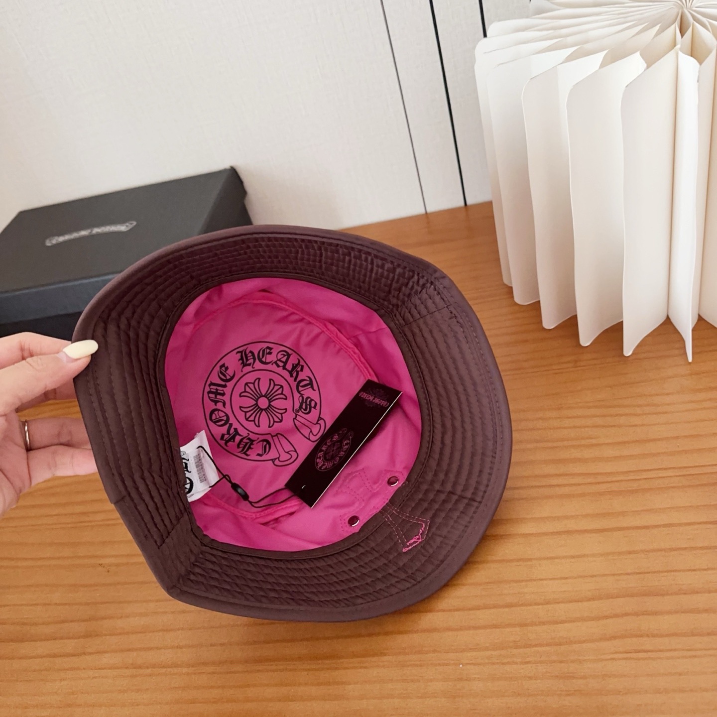 克罗心 新款渔夫帽～简约太好看啦！春夏氛围感满满！上身是美式甜酷风和帅气工装风碰到！简直高级到心坎上了💕