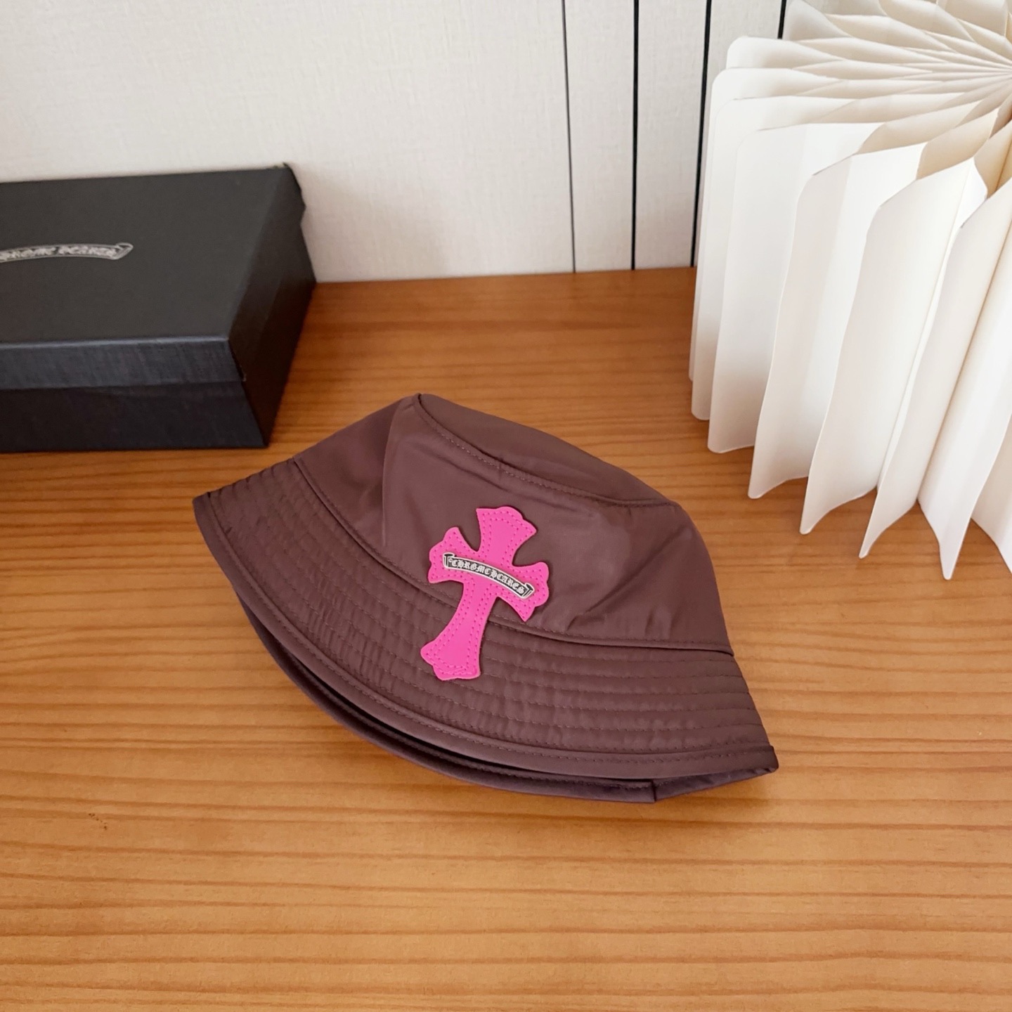 克罗心 新款渔夫帽～简约太好看啦！春夏氛围感满满！上身是美式甜酷风和帅气工装风碰到！简直高级到心坎上了💕