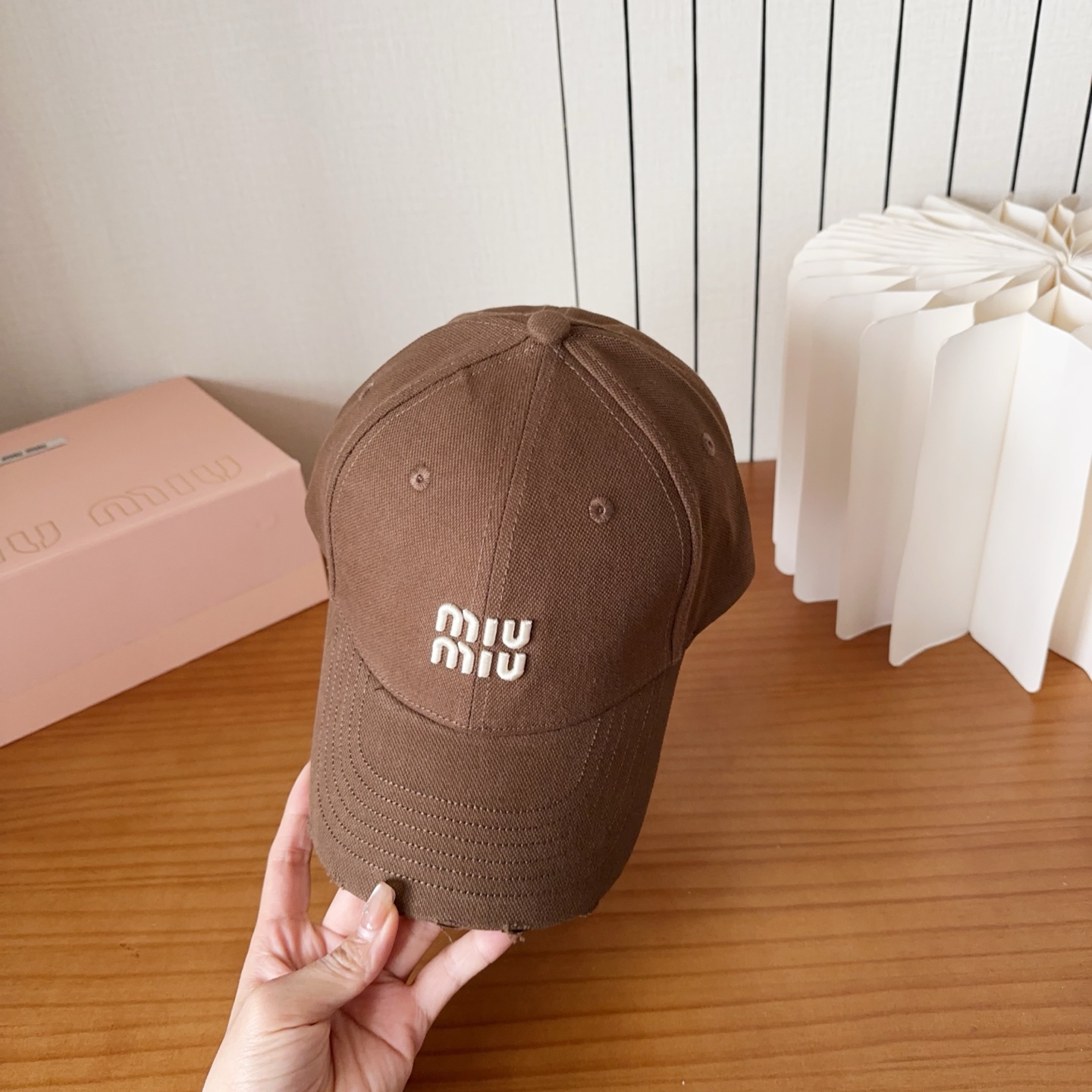 Miumiu缪缪 新款订单款刺绣棒球帽🧢大牌款超好搭配，赶紧入手！