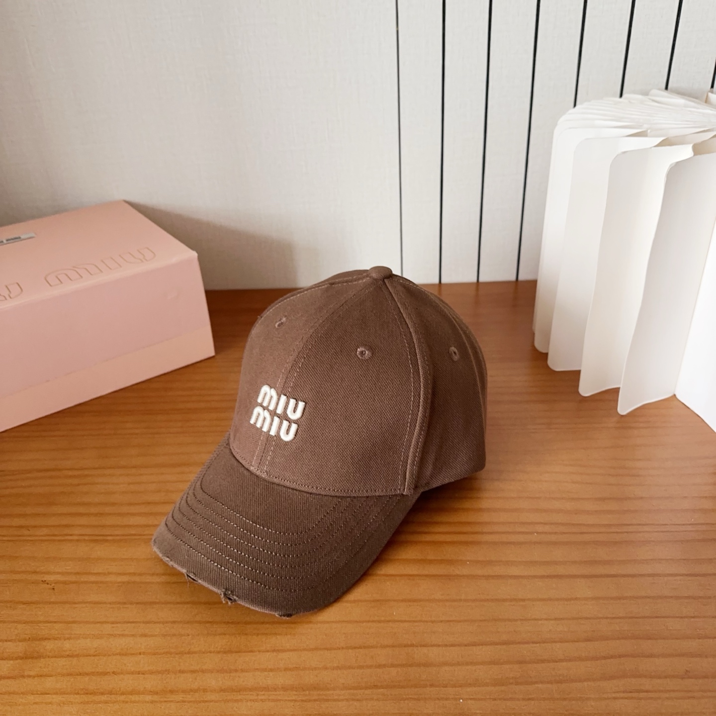 Miumiu缪缪 新款订单款刺绣棒球帽🧢大牌款超好搭配，赶紧入手！