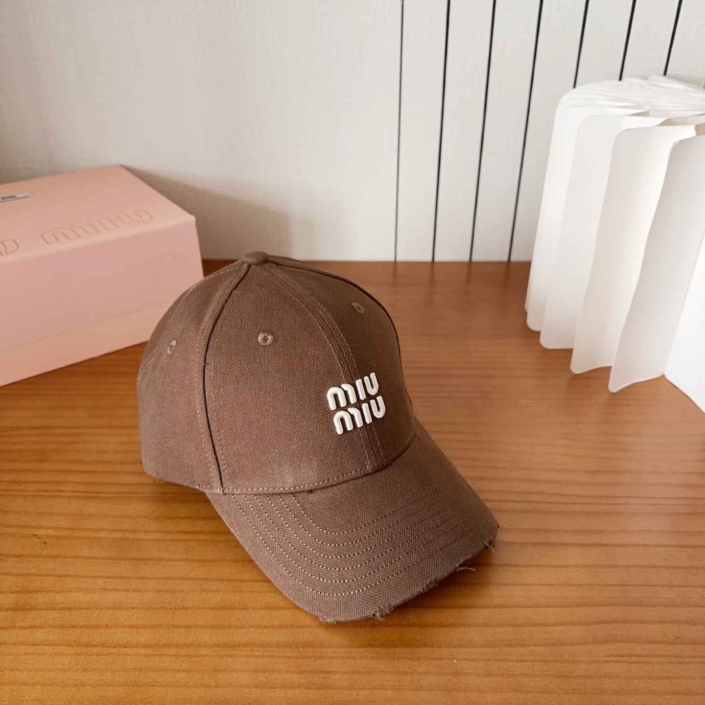 Miumiu缪缪 新款订单款刺绣棒球帽🧢大牌款超好搭配，赶紧入手！