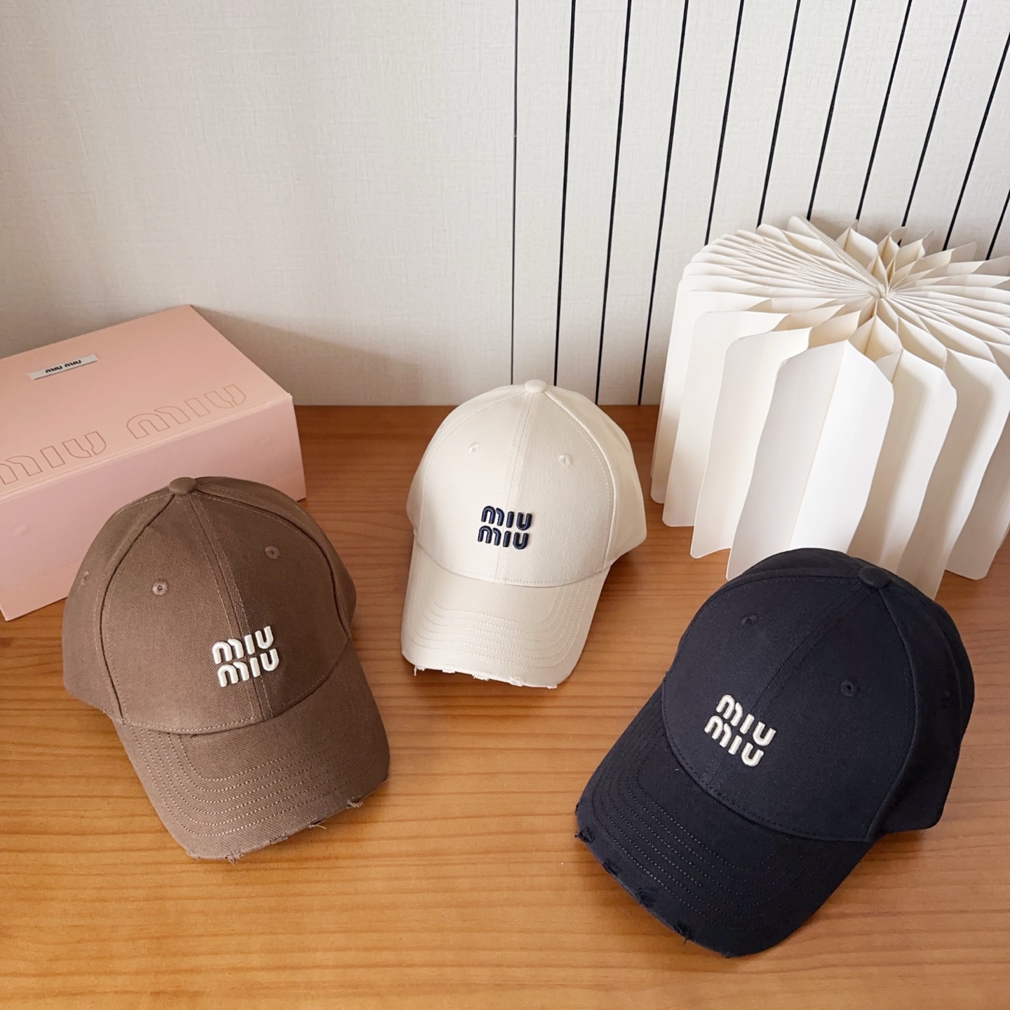 Miumiu缪缪 新款订单款刺绣棒球帽🧢大牌款超好搭配，赶紧入手！
