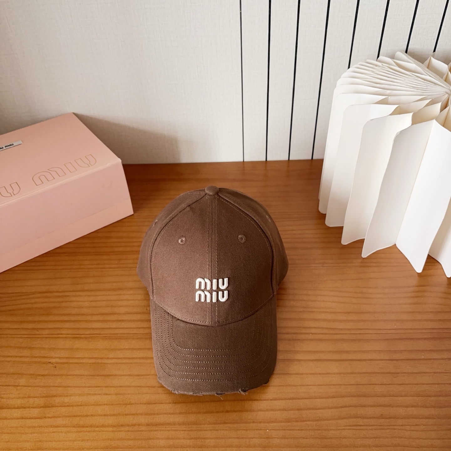 Miumiu缪缪 新款订单款刺绣棒球帽🧢大牌款超好搭配，赶紧入手！