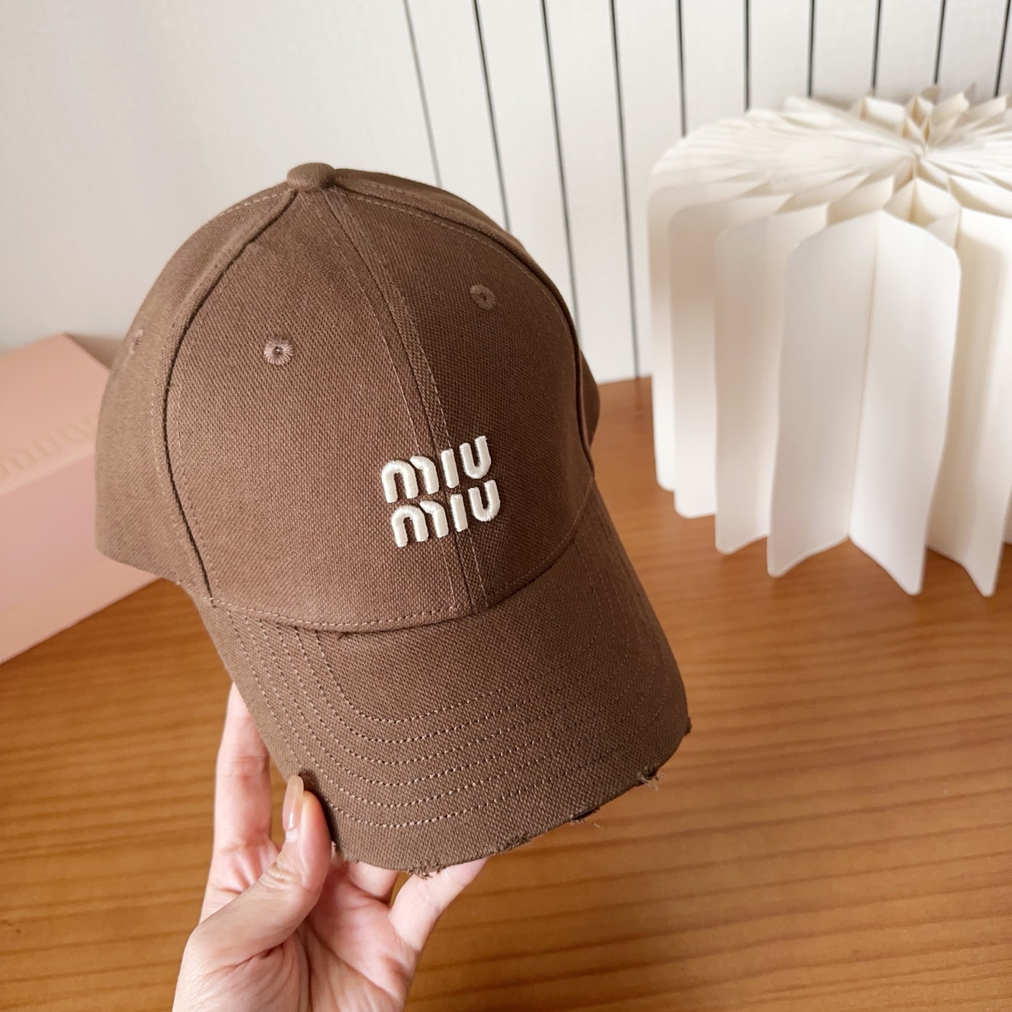 Miumiu缪缪 新款订单款刺绣棒球帽🧢大牌款超好搭配，赶紧入手！