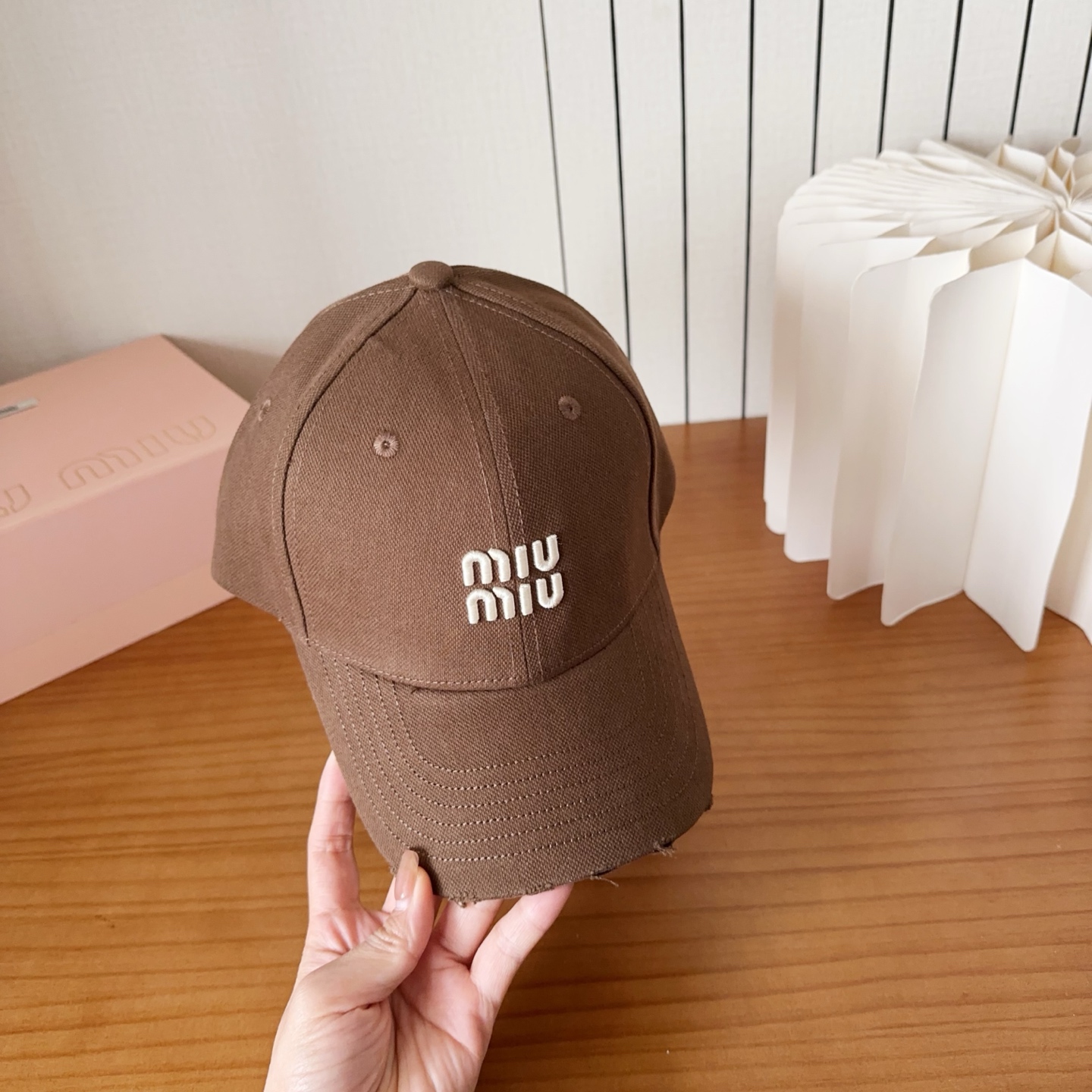 Miumiu缪缪 新款订单款刺绣棒球帽🧢大牌款超好搭配，赶紧入手！