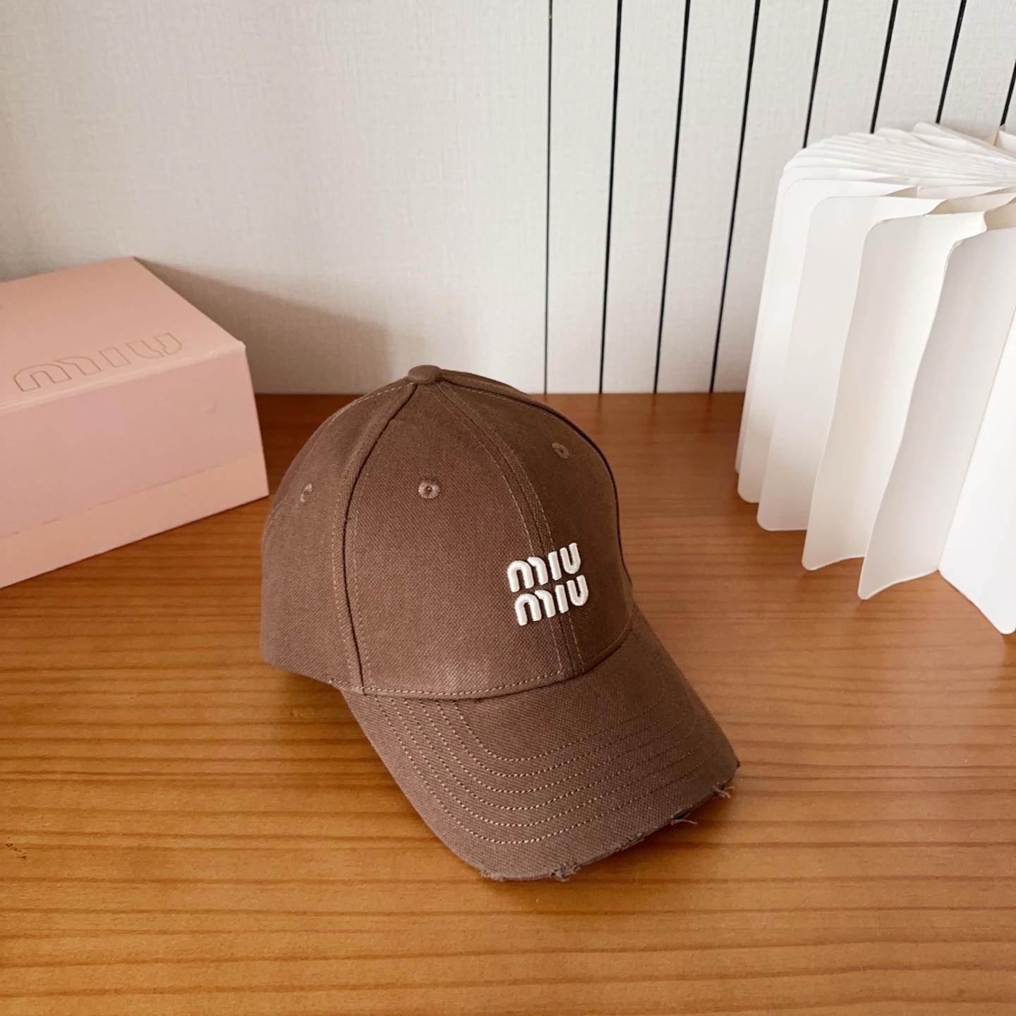 Miumiu缪缪 新款订单款刺绣棒球帽🧢大牌款超好搭配，赶紧入手！