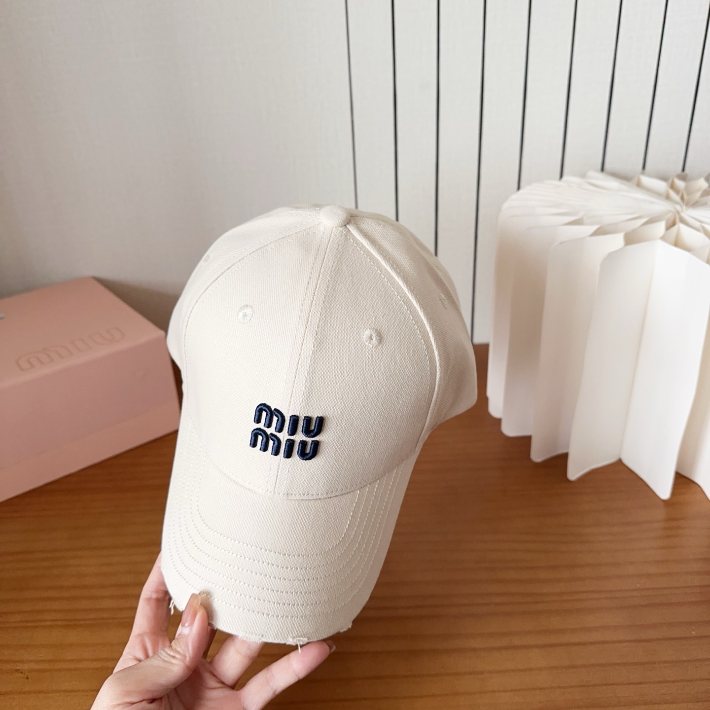 Miumiu缪缪 新款订单款刺绣棒球帽🧢大牌款超好搭配，赶紧入手！